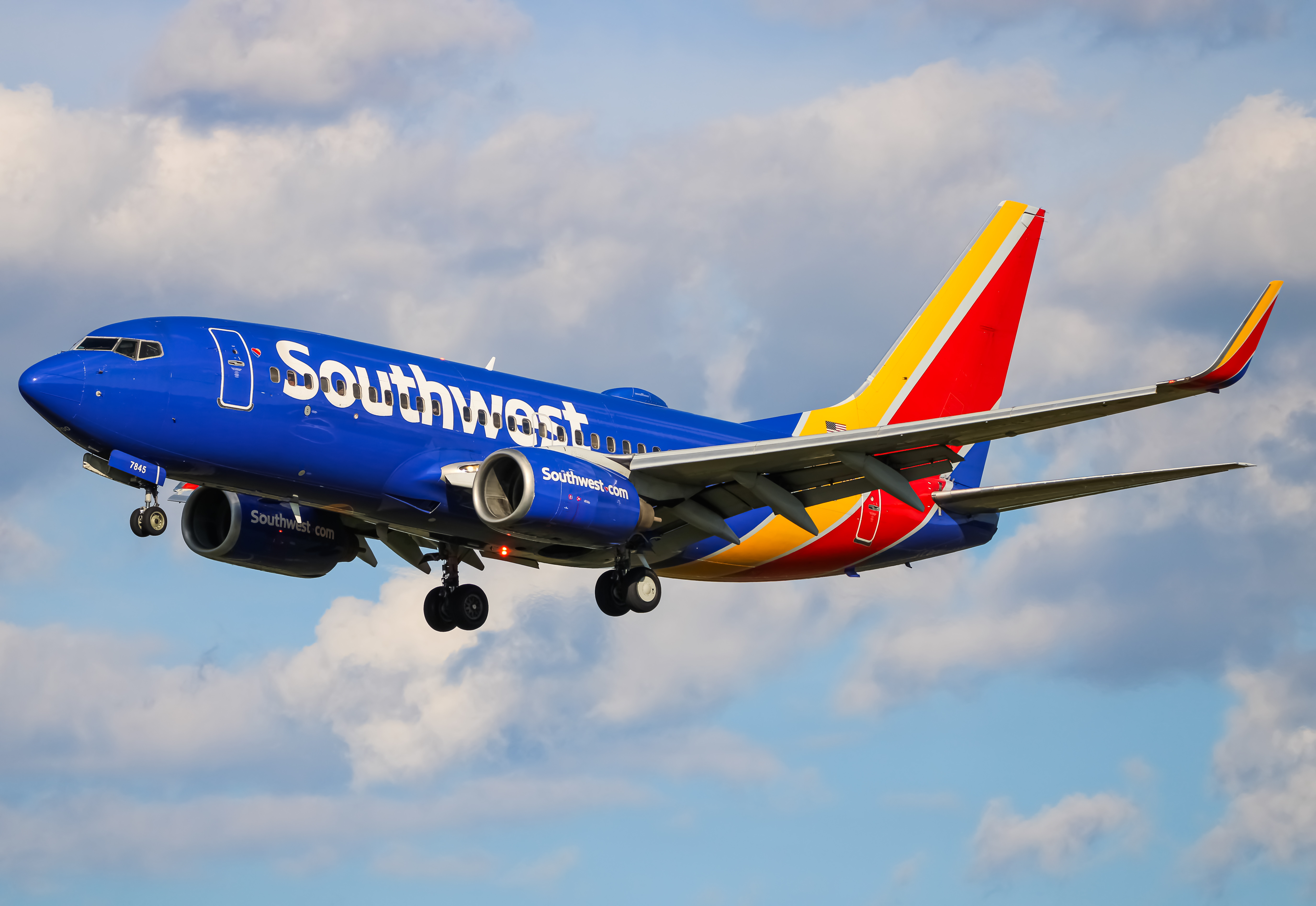 Full size: Southwest Airlines Boeing 737-700 N7845A at Baltimore/Washington International Thurgood Marshall Airport