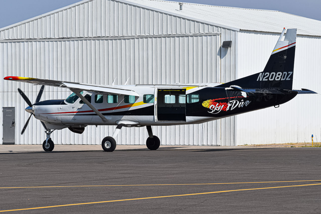 Full size: PRIVATE Cessna 208 Grand Caravan N208DZ at Fort Morgan Municipal Airport