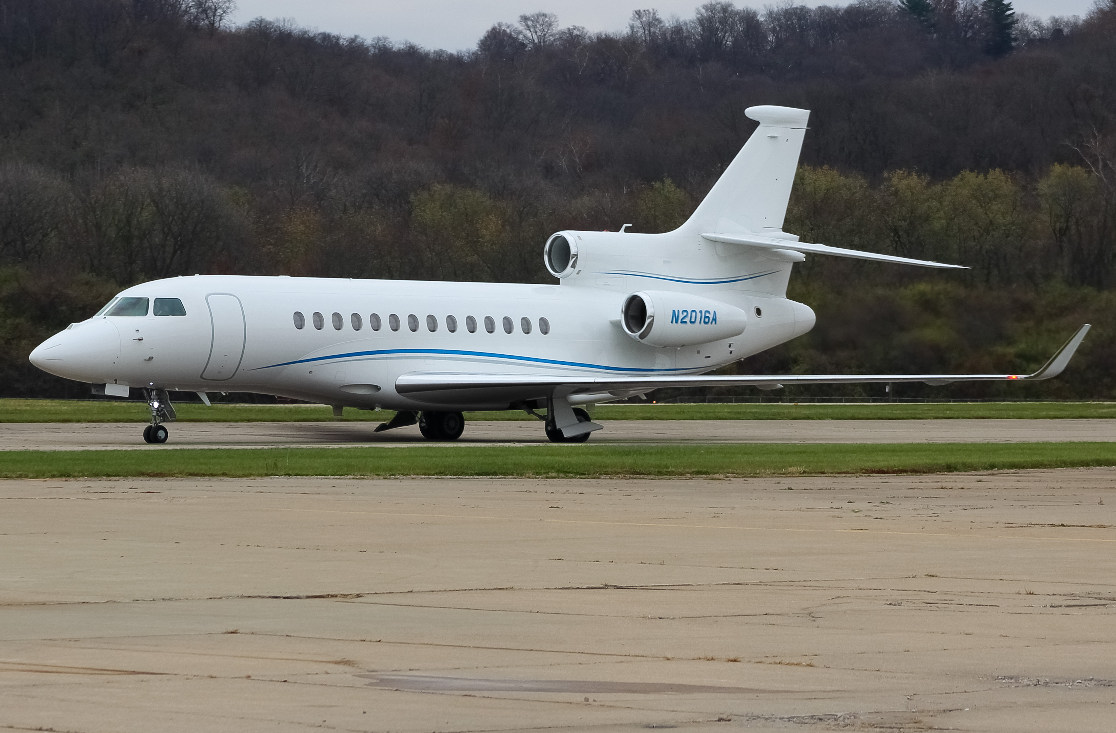 Full size: PRIVATE Dassault Falcon 7X N2016A at Cincinnati Municipal Airport/Lunken Field