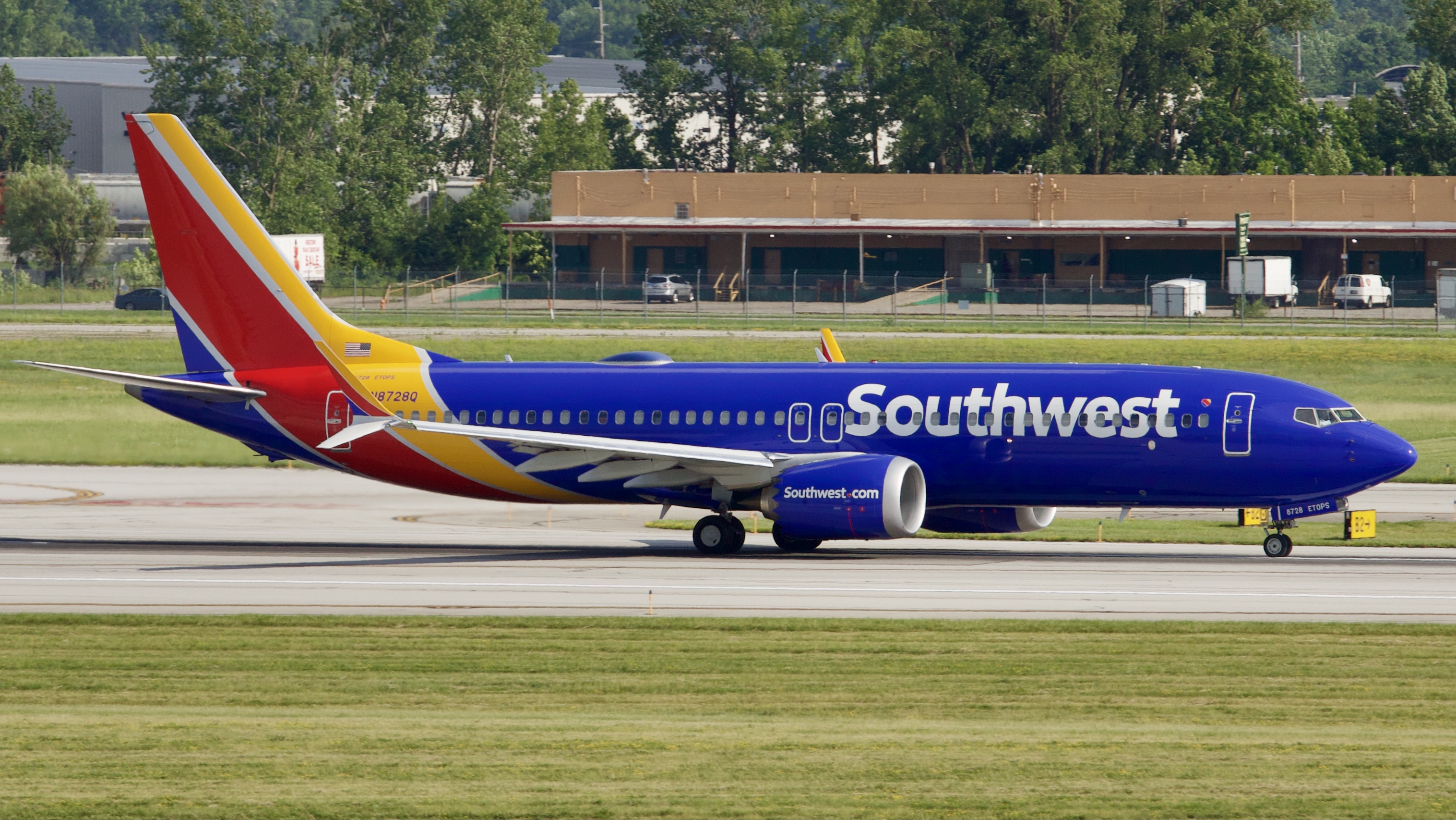 Full size: Southwest Airlines Boeing 737 MAX 8 N8728Q at John Glenn Columbus International Airport