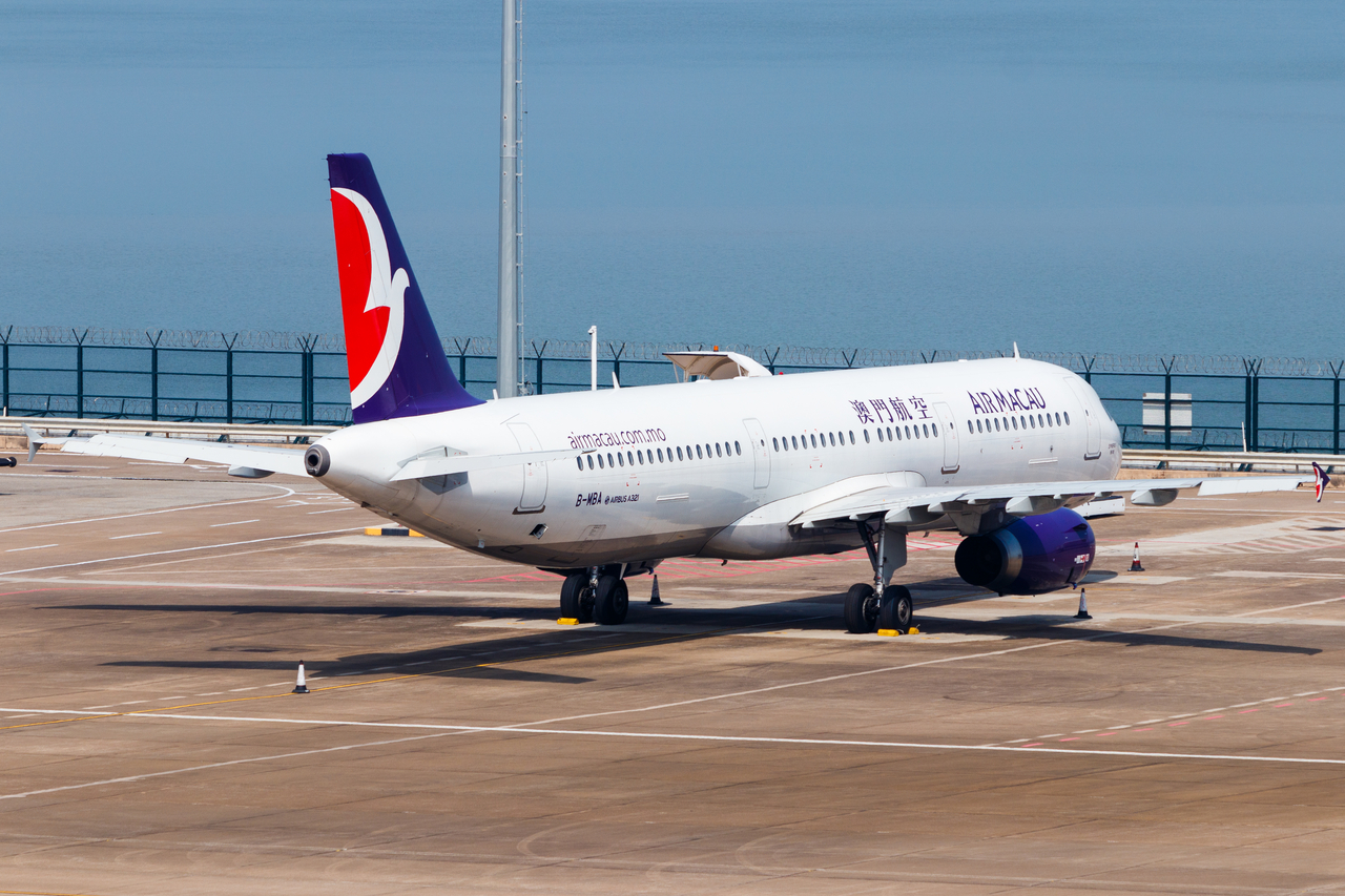 Full size: Air Macau Airbus A321-200 B-MBA at Macau International Airport