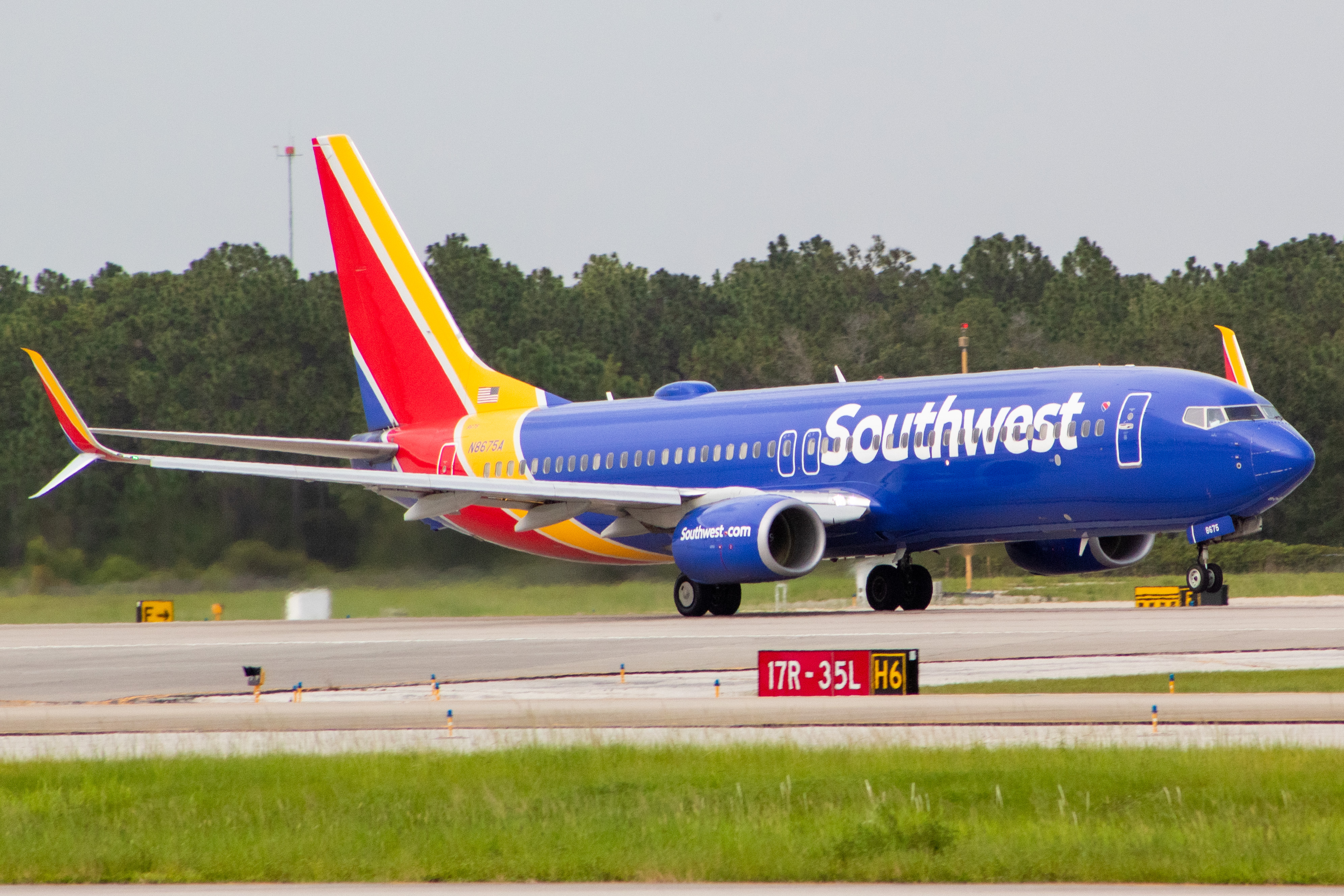 Full size: Southwest Airlines Boeing 737-800 N8675A at Orlando International Airport