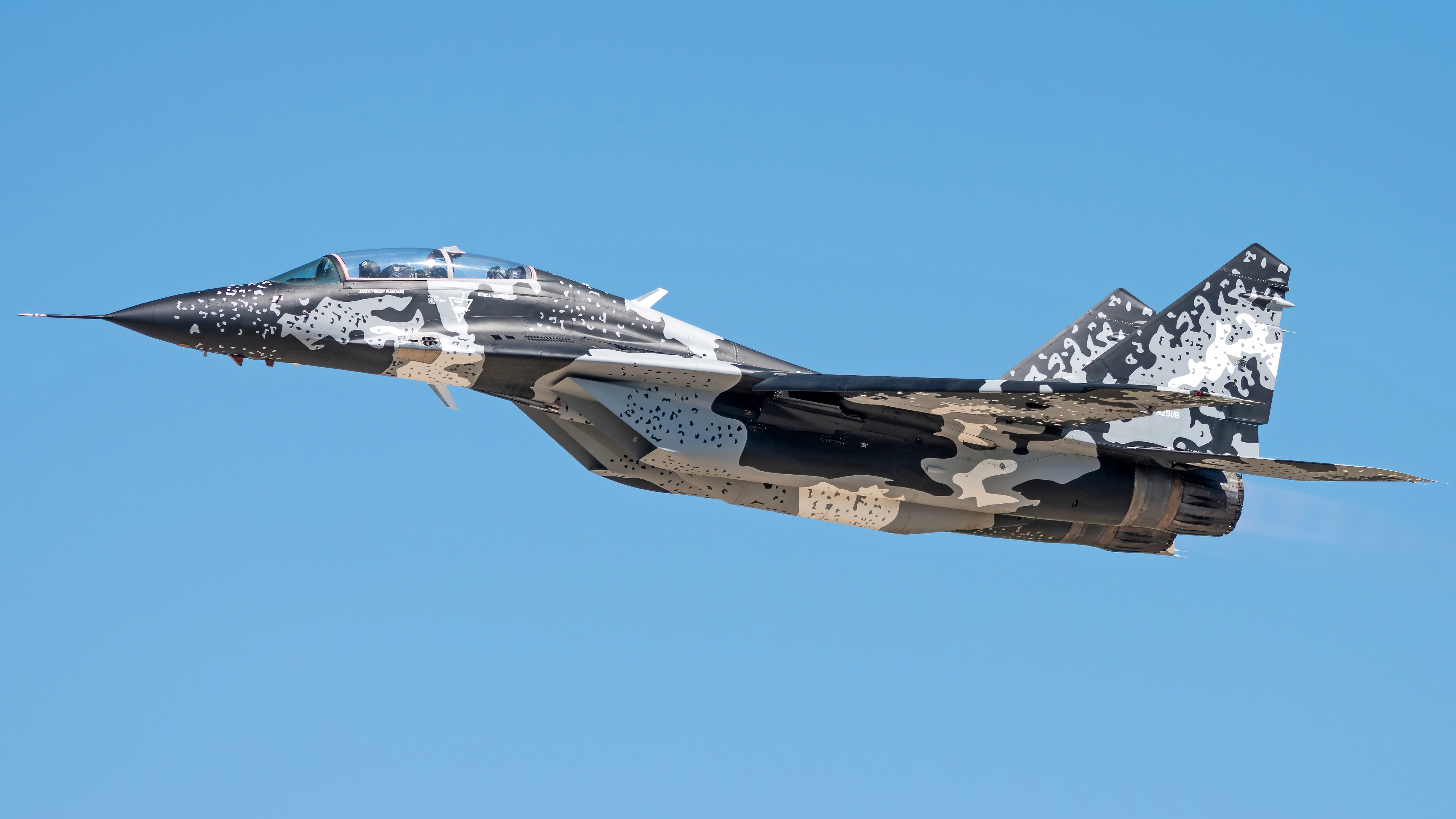 Full size: PRIVATE Mikoyan-Gurevich MiG-29 N29UB at Wittman Regional Airport