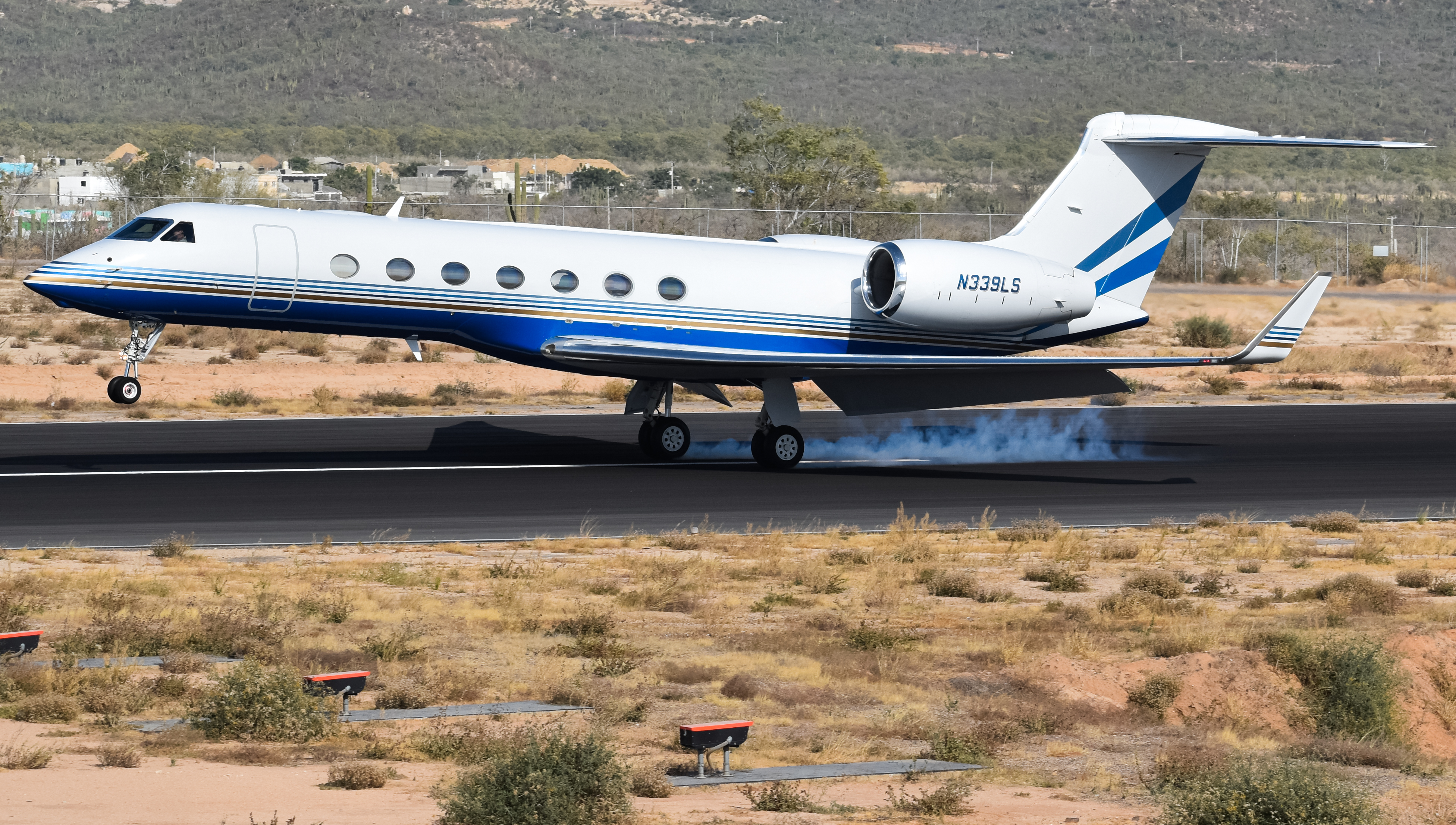 Full size: PRIVATE Gulfstream G550 N399LS at Aeropuerto de Cabo San Lucas Internacional