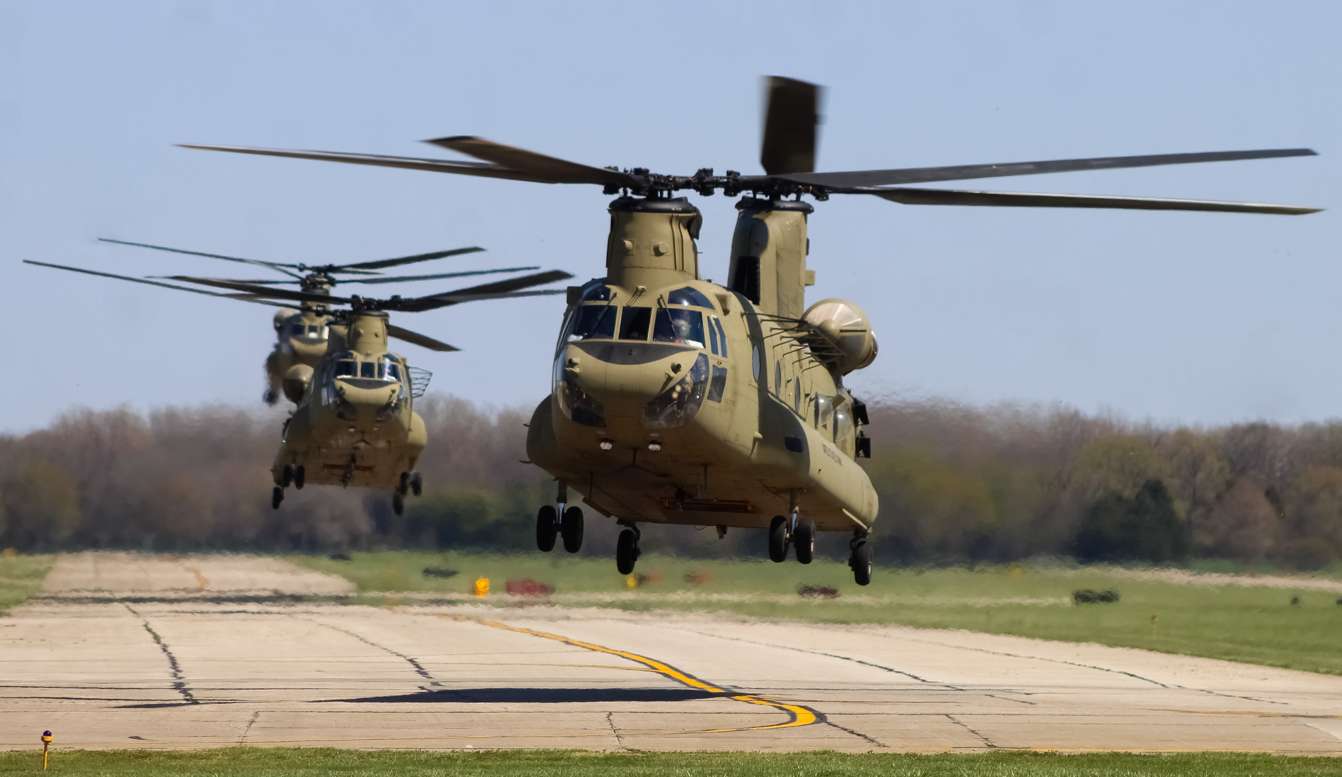 Full size: USA- United States Army Boeing CH-47 Chinook 15-08184 at Cincinnati Municipal Airport/Lunken Field