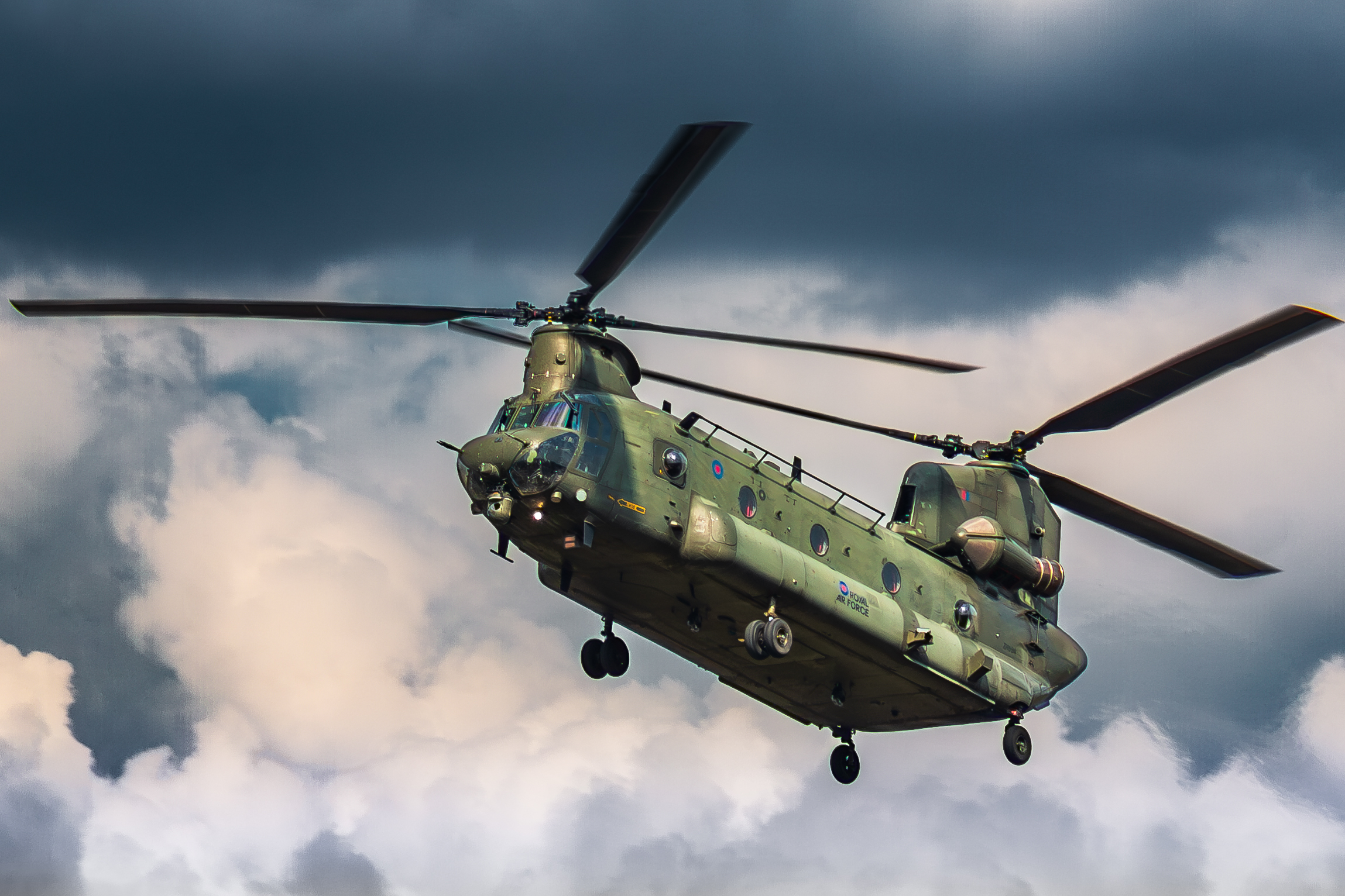 Full size: United Kingdom - Royal Air Force Boeing CH-47 Chinook ZH894 at Turku Airport
