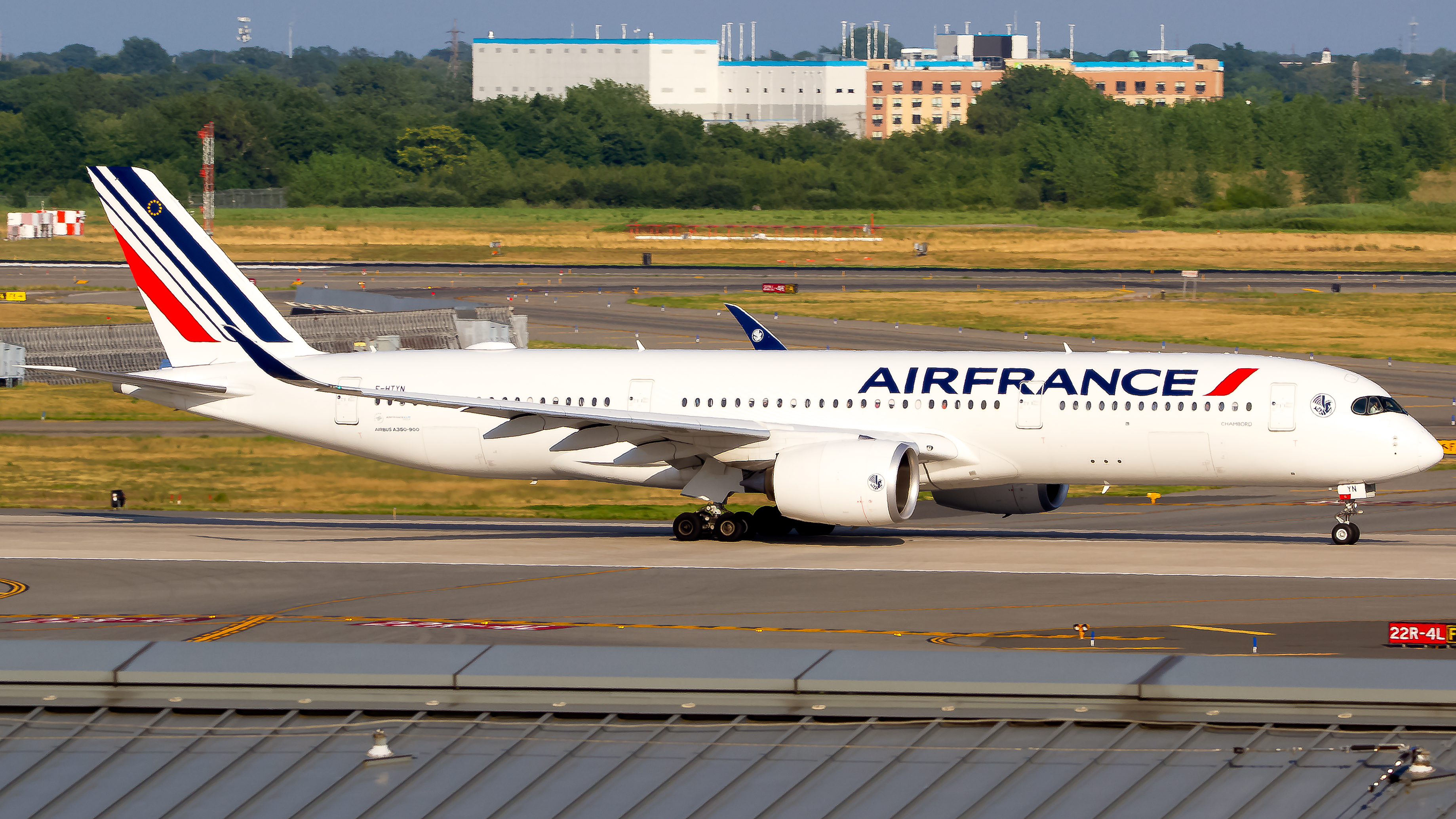 Full size: Air France Airbus A350-900 F-HTYN at John F. Kennedy International Airport