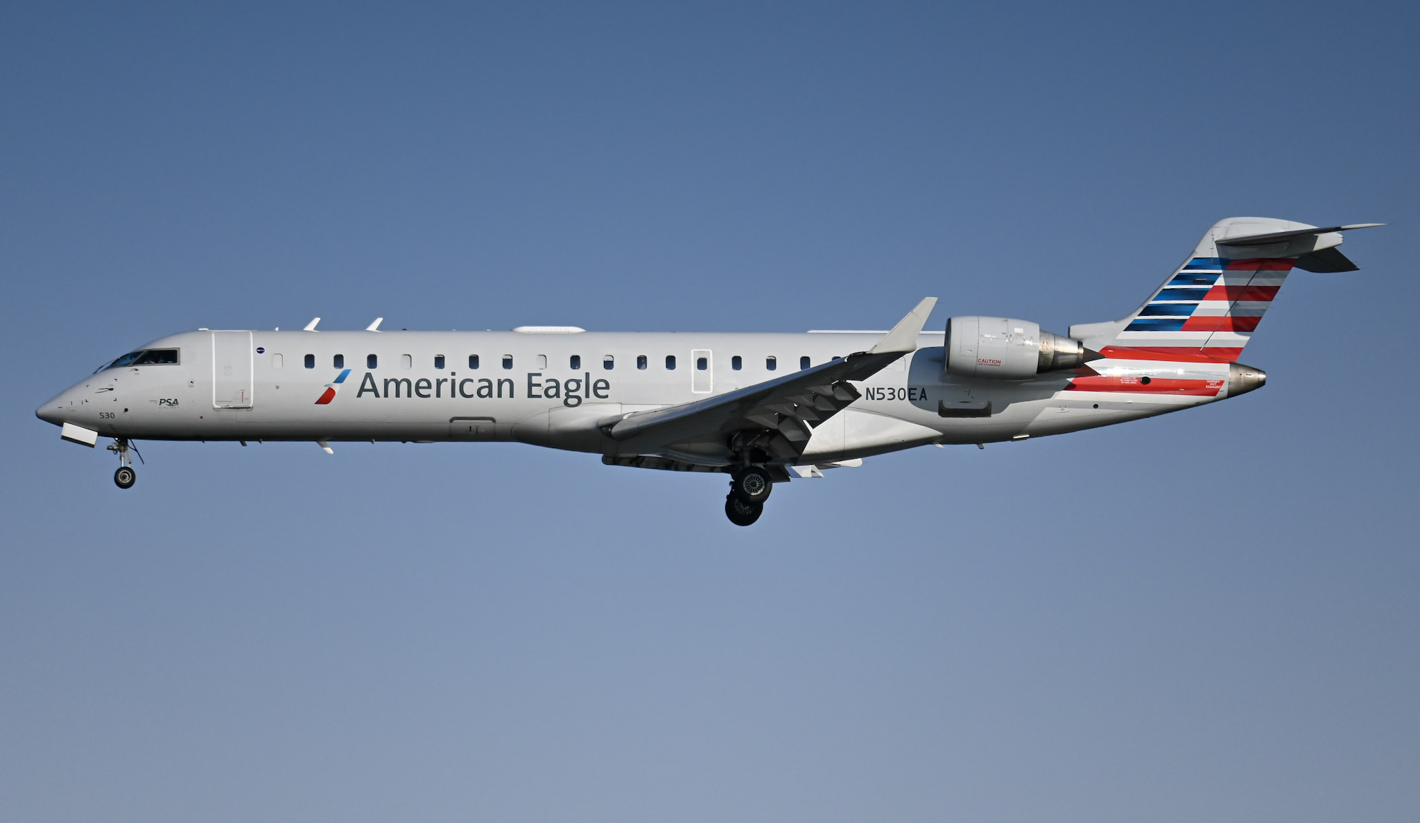 Full size: American Eagle Mitsubishi CRJ-700 N530EA at Ronald Reagan National Airport