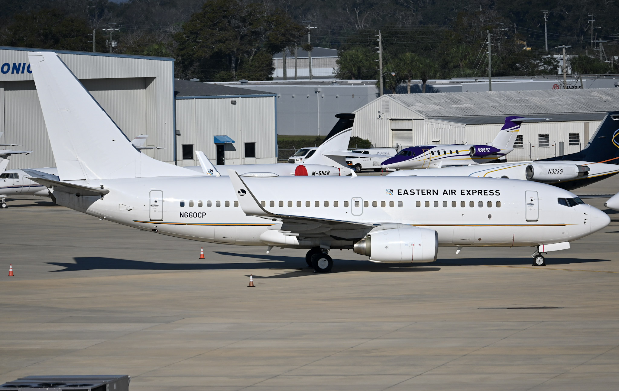 Full size: Hillwood Airways Boeing 737-700BBJ N660CP at Orlando Sanford International Airport