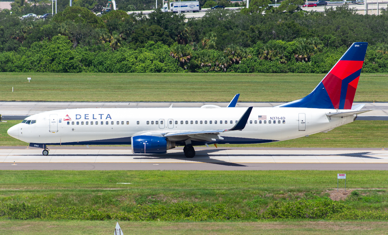 Full size: Delta Airlines Boeing 737-800 N3764D at Tampa International Airport