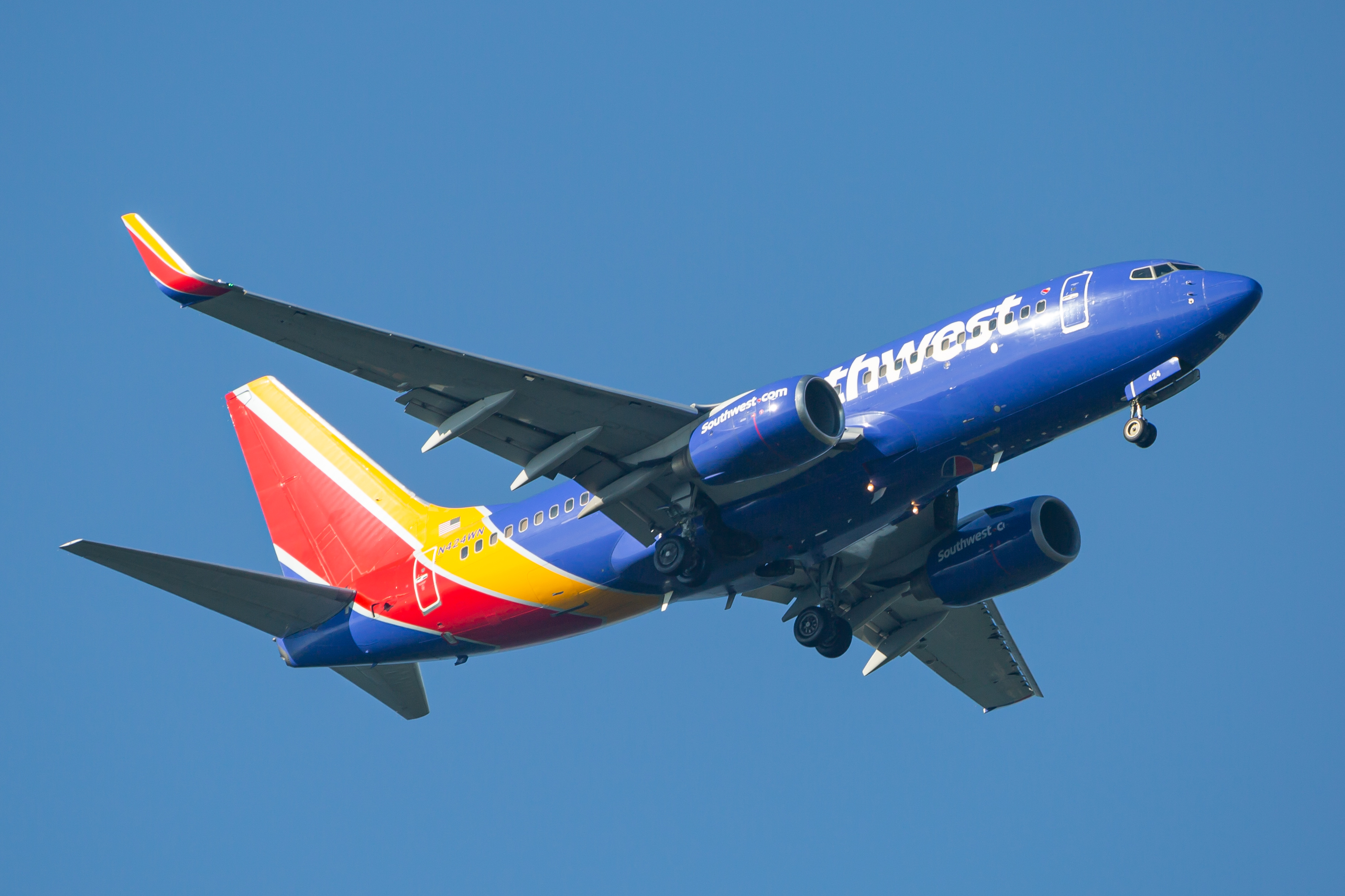 Full size: Southwest Airlines Boeing 737-700 N424WN at Baltimore/Washington International Thurgood Marshall Airport