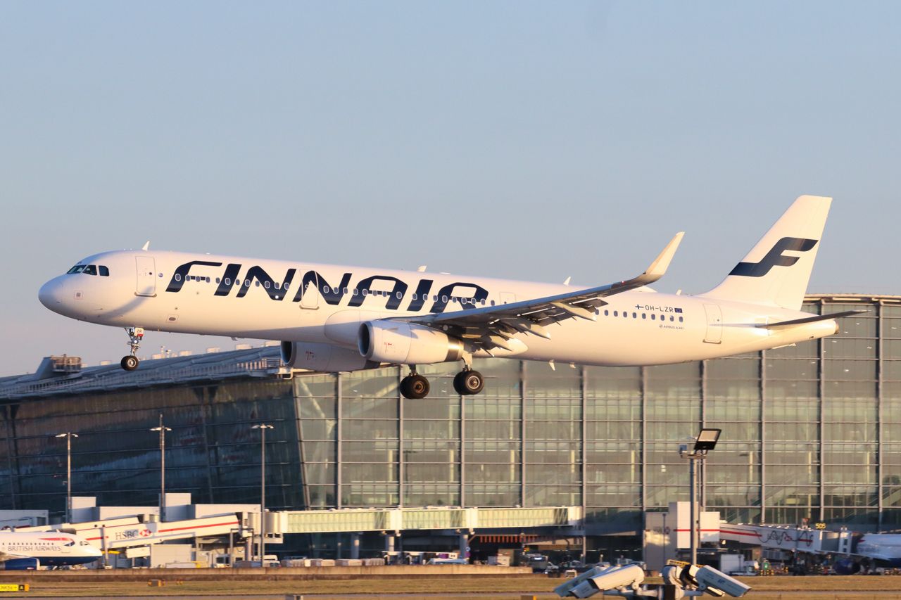 Full size: Finnair Airbus A321-200 OH-LZR at London Heathrow International Airport