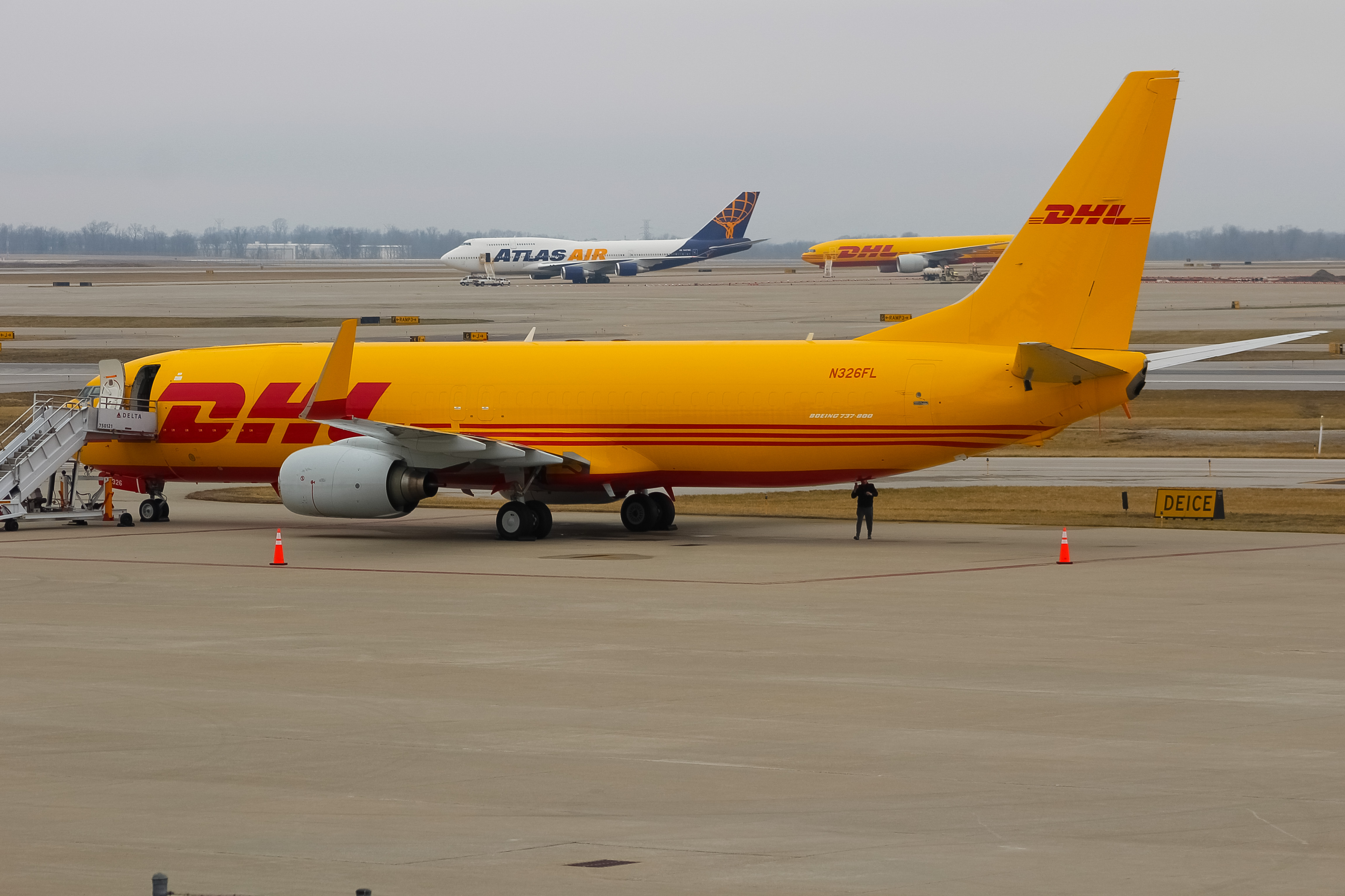 Full size: DHL Boeing 737-800 N326FL at Cincinnati/Northern Kentucky International Airport