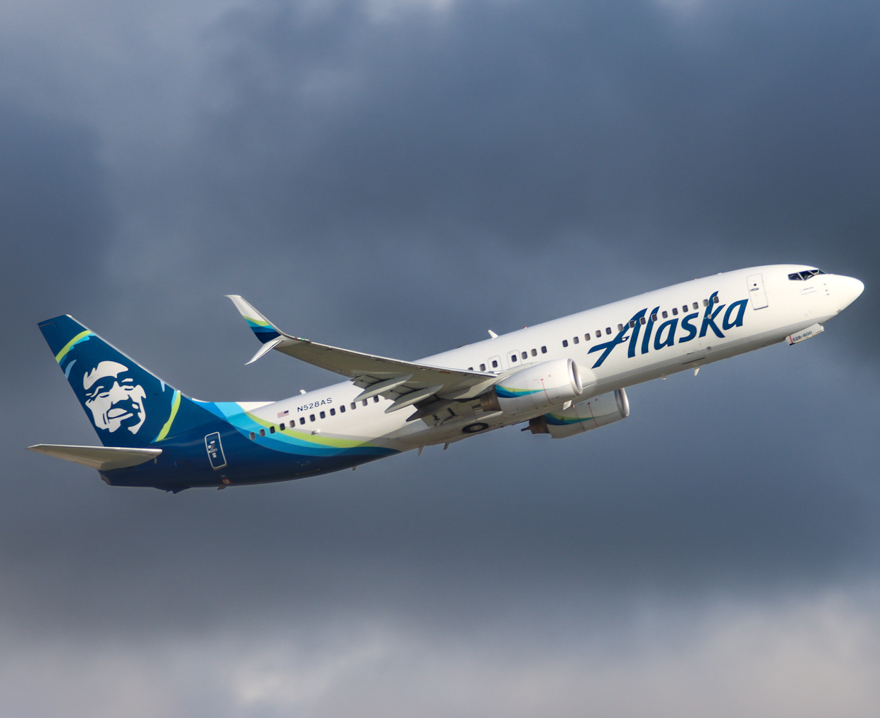 Full size: Alaska Airlines Boeing 737-800 N528AS at Fort Lauderdale/Hollywood International Airport