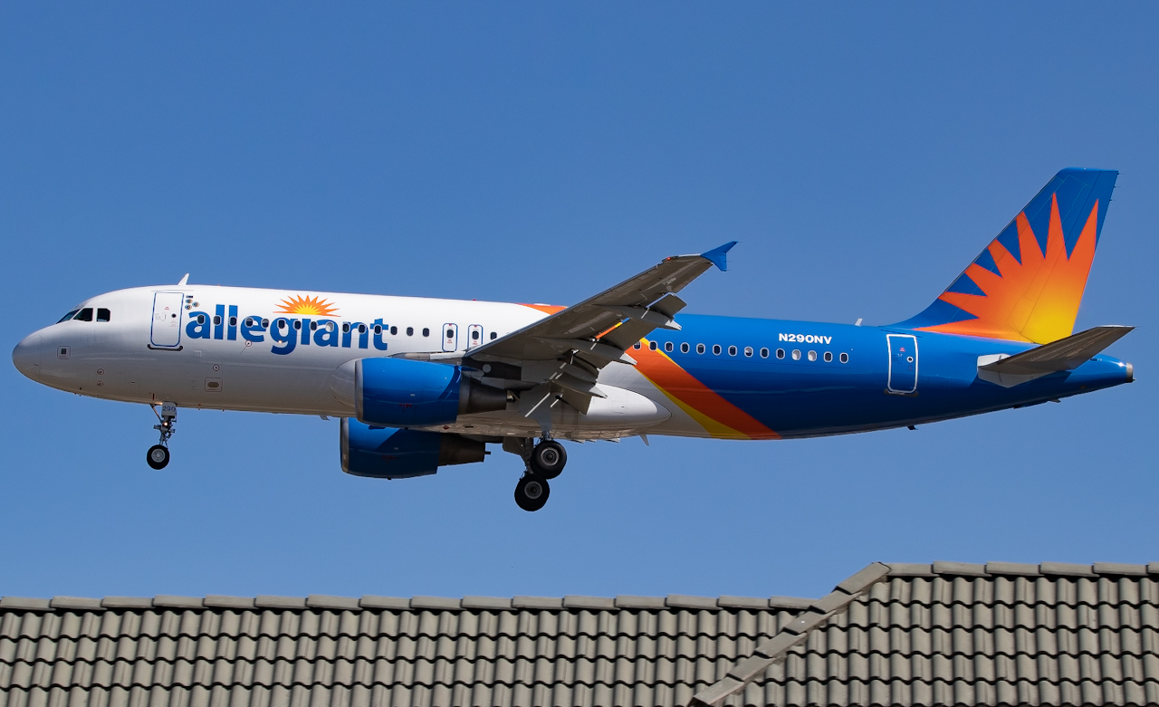 Full size: Allegiant Air Airbus A320 N290NV at St. Petersburg Clearwater International Airport