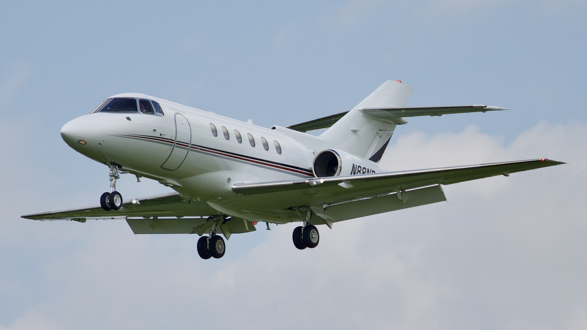 Full size: PRIVATE Beechcraft Hawker 750 N88ND at John Glenn Columbus International Airport