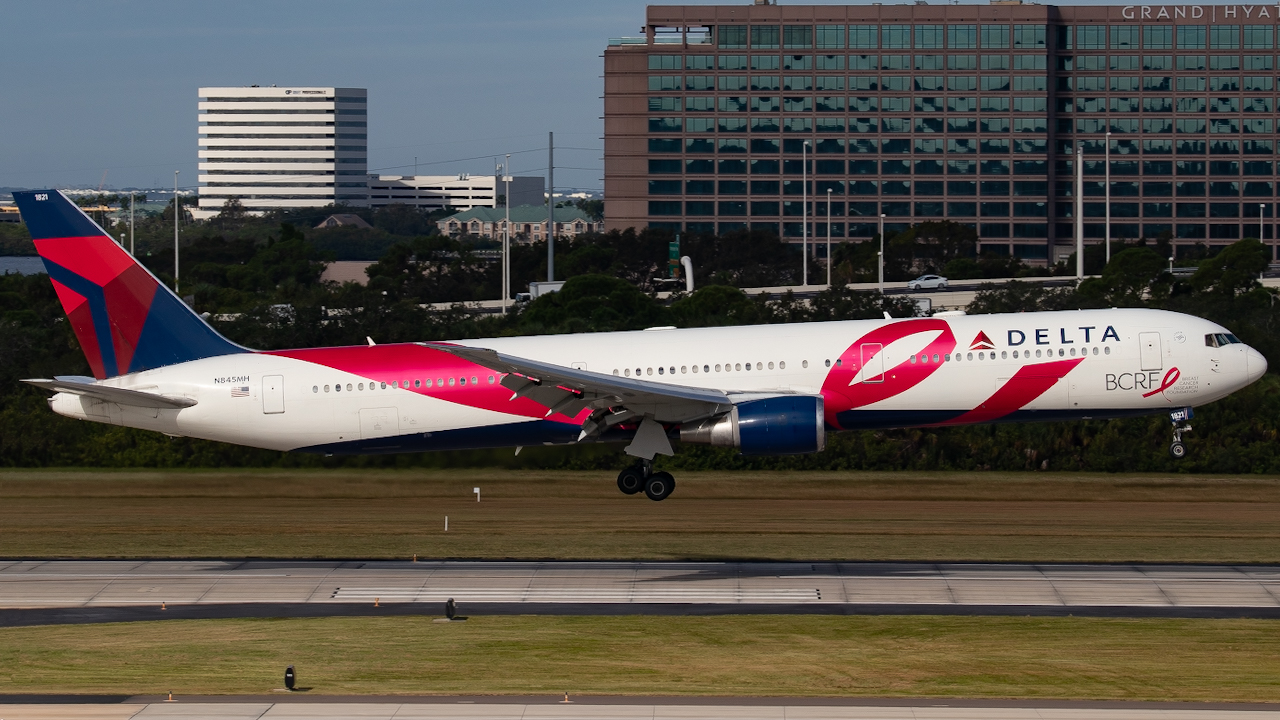 Full size: Delta Airlines Boeing 767-400ER N845MH  at Tampa International Airport