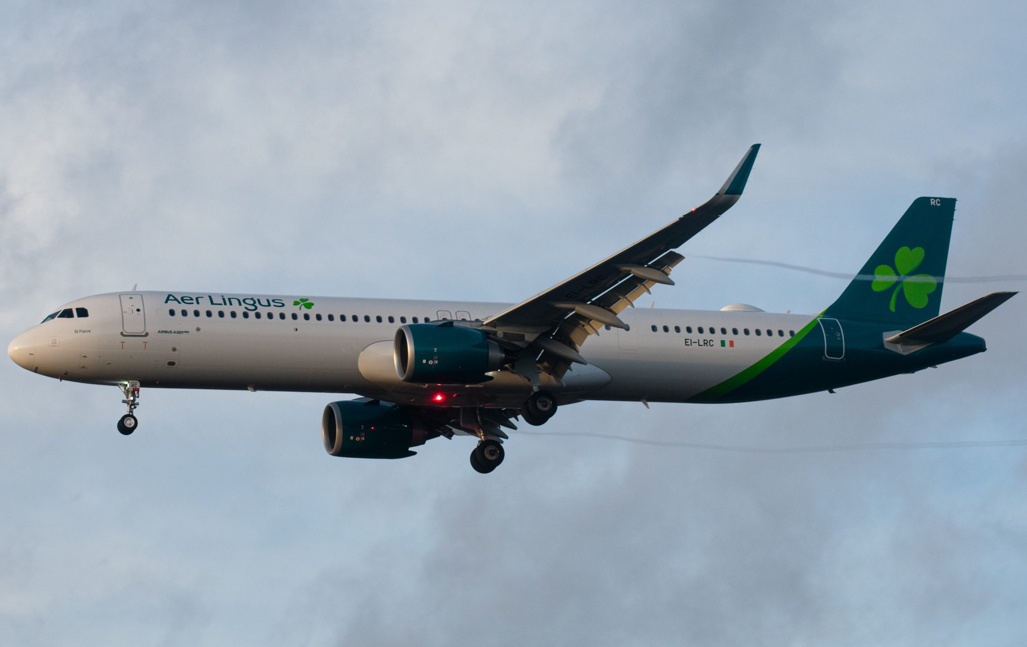 Full size: Aer Lingus Airbus A321NEO EI-LRC at Philadelphia International Airport