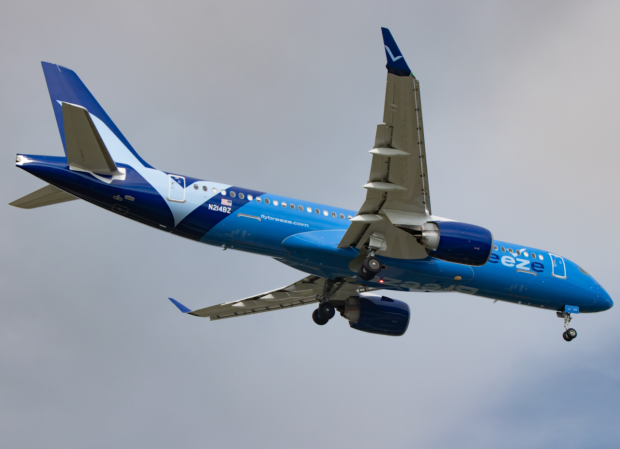 Full size: Breeze Airways Airbus A220-300 N214BZ  at Sarasota/Bradenton International Airport