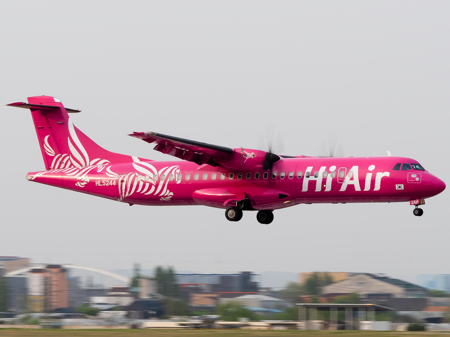 Full size: Hi Air ATR 72-500 HL5244 at Seoul-Gimpo International Airport