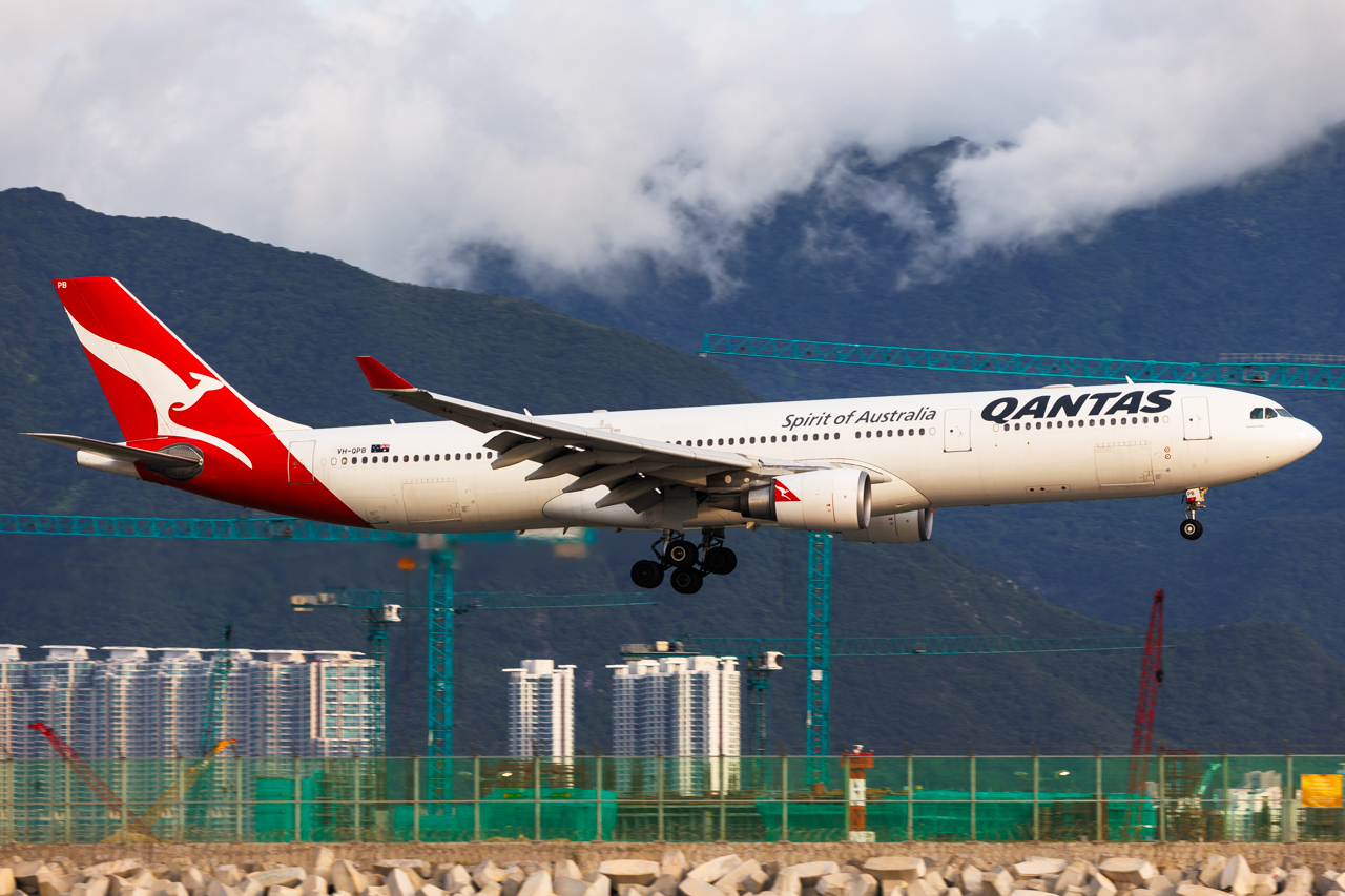 Full size: Qantas Airways Airbus A330-300 VH-QPB at Hong Kong International Airport
