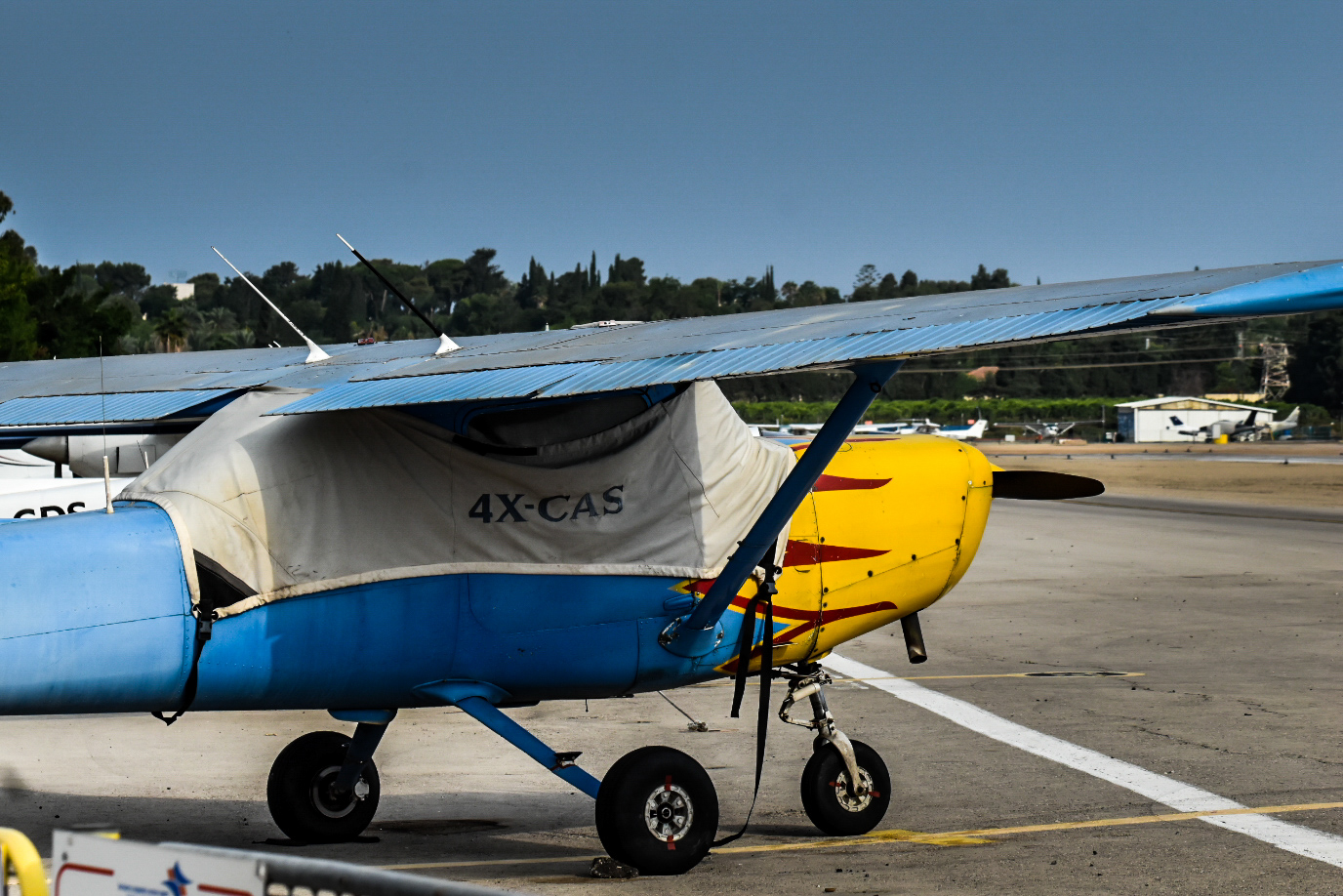 Full size: PRIVATE Cessna 152 4X-CAS at Herzliya Airport