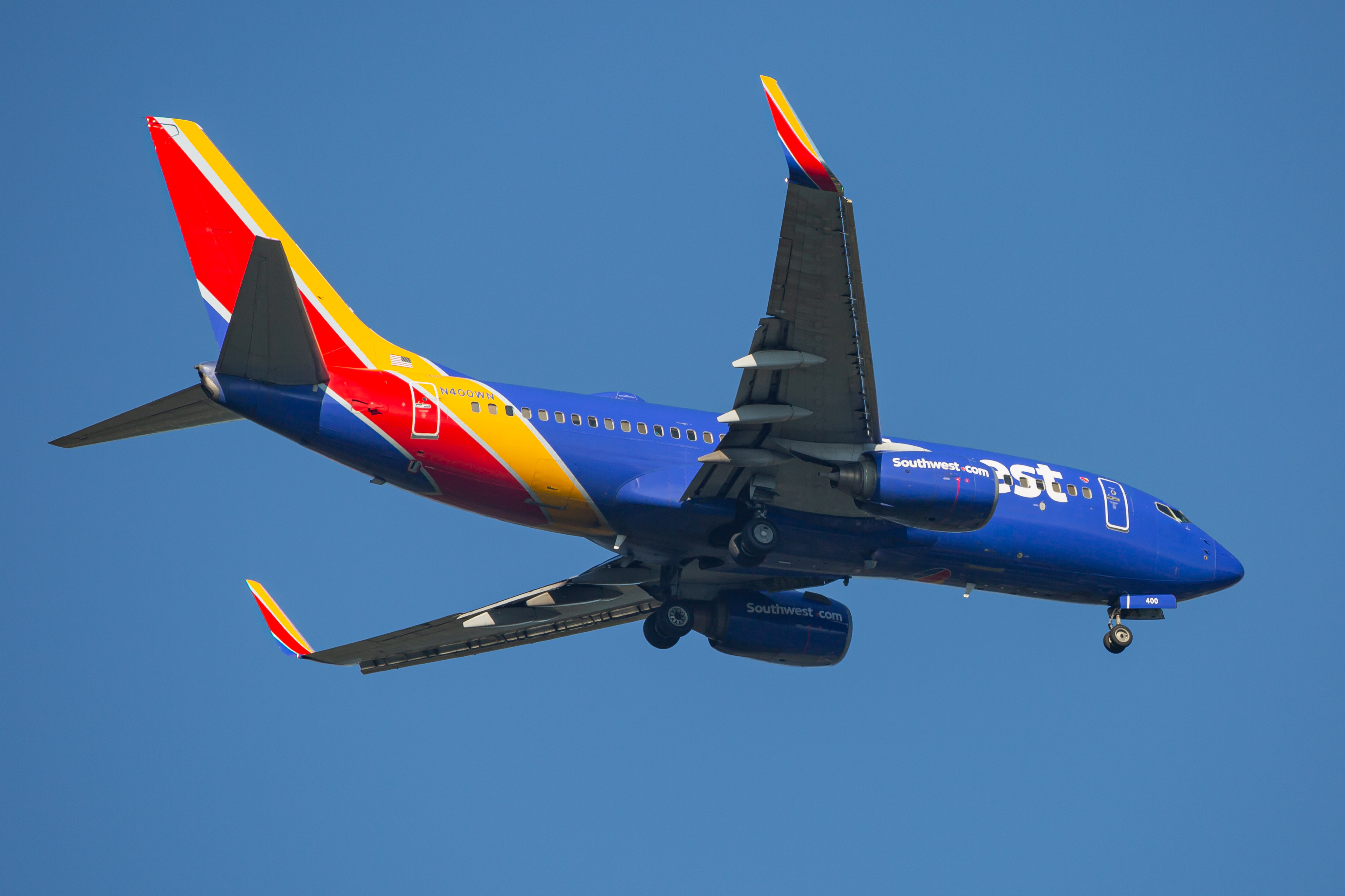 Full size: Southwest Airlines Boeing 737-700 N400WN at Baltimore/Washington International Thurgood Marshall Airport