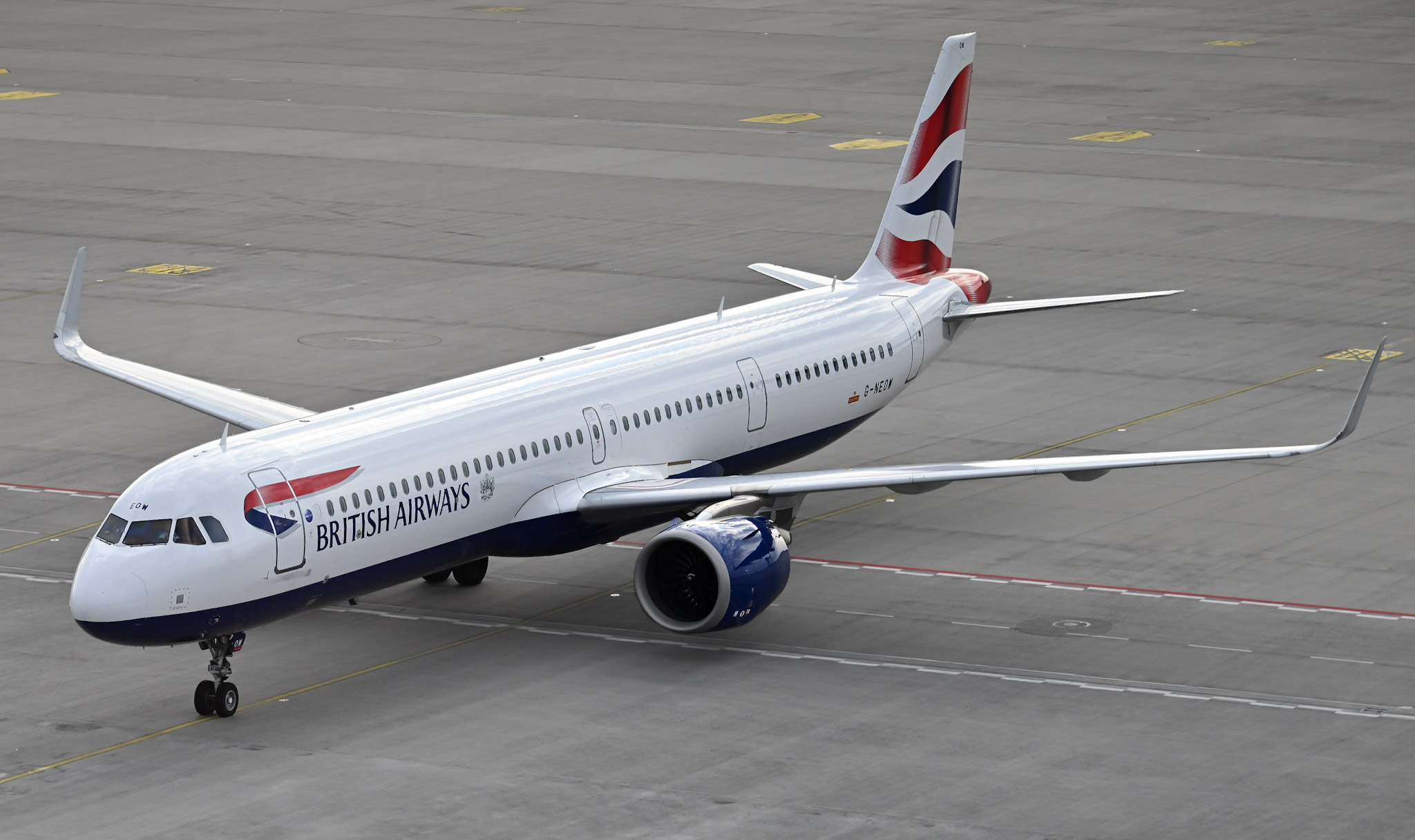 Full size: British Airways Airbus A321NEO G-NEOW at Berlin Brandenburg Airport