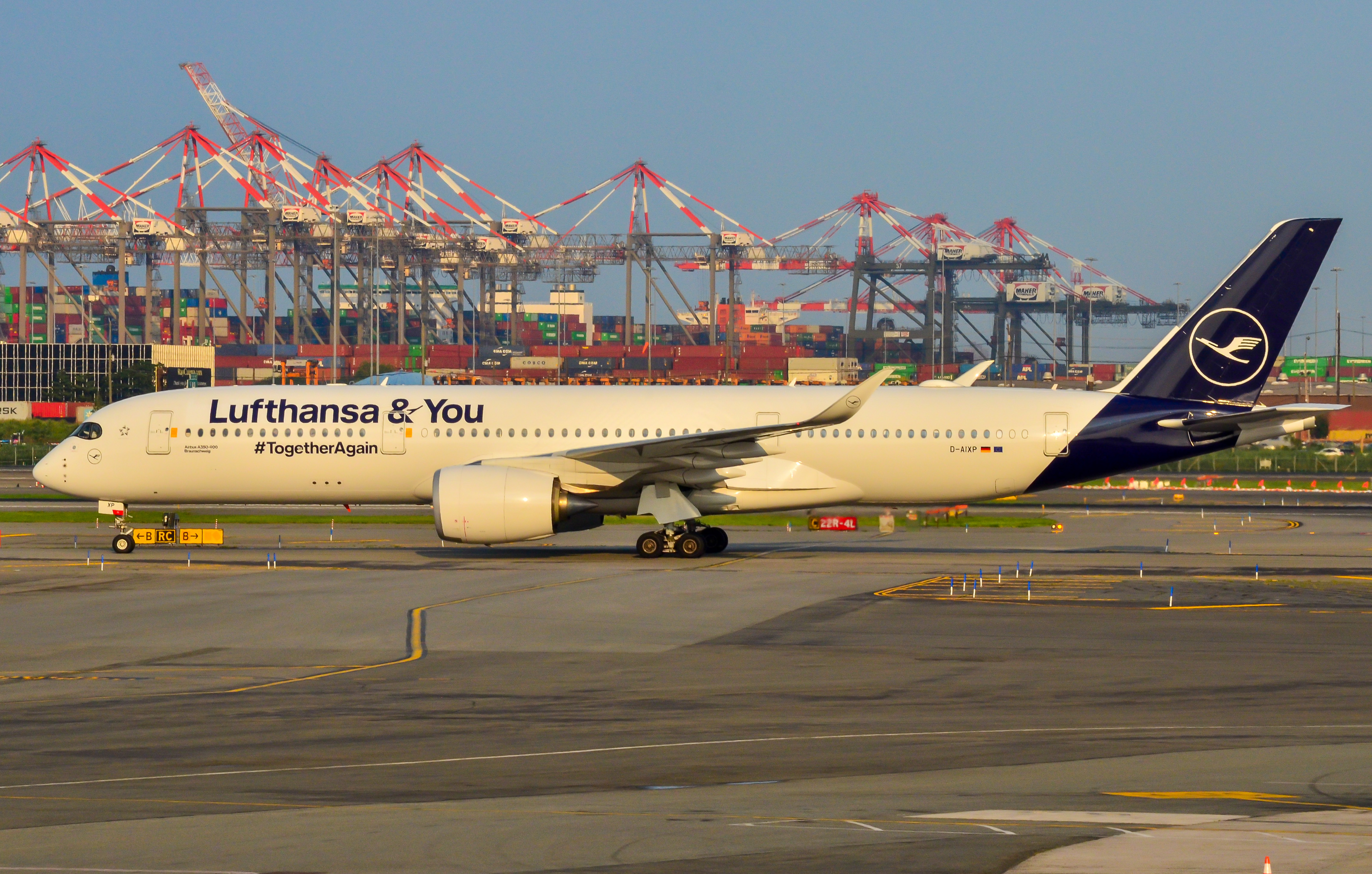 Full size: Lufthansa Airbus A350-900 D-AIXP at Newark Liberty International Airport