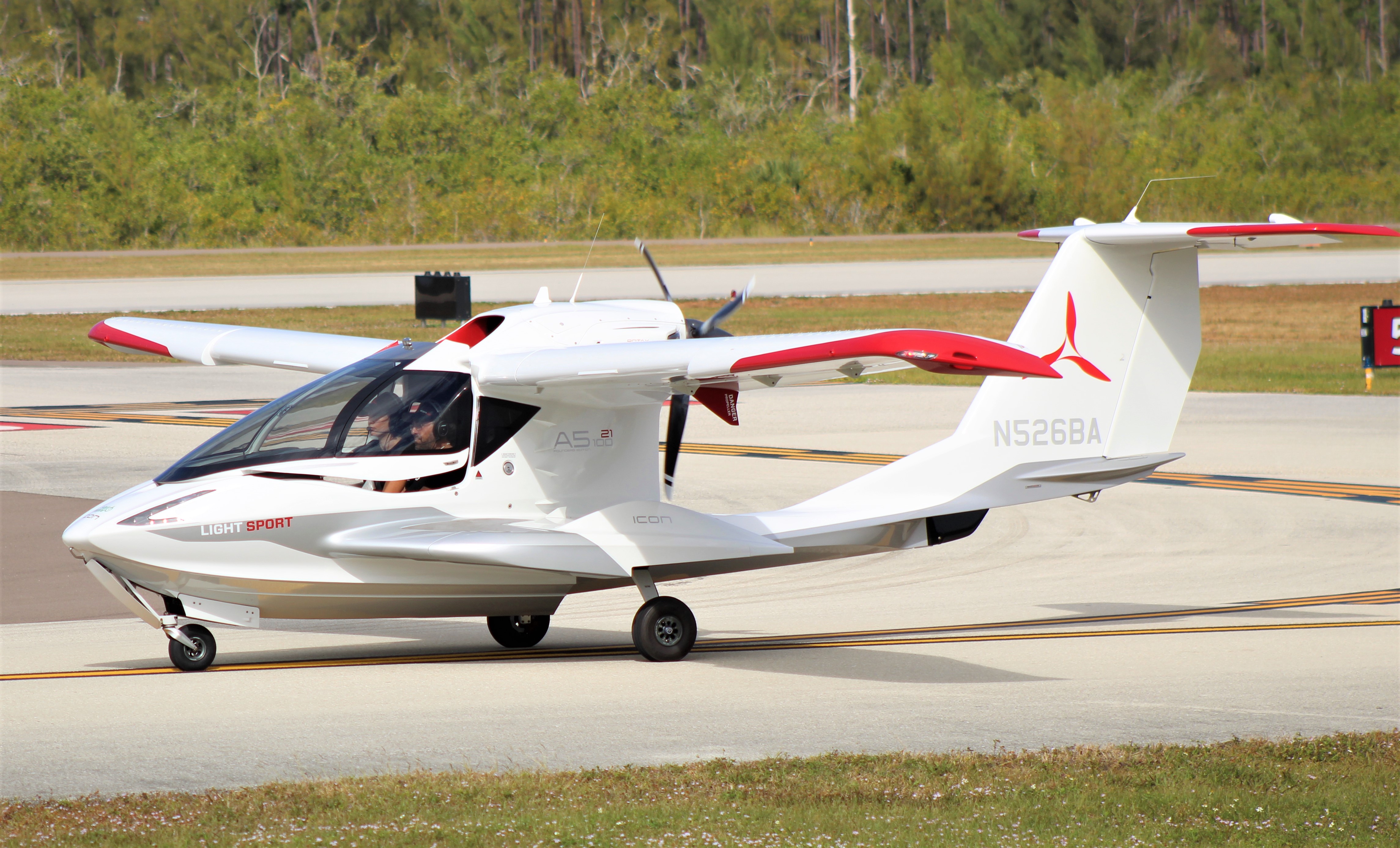 Full size: PRIVATE ICON A5 N526BA at Naples Municipal Airport