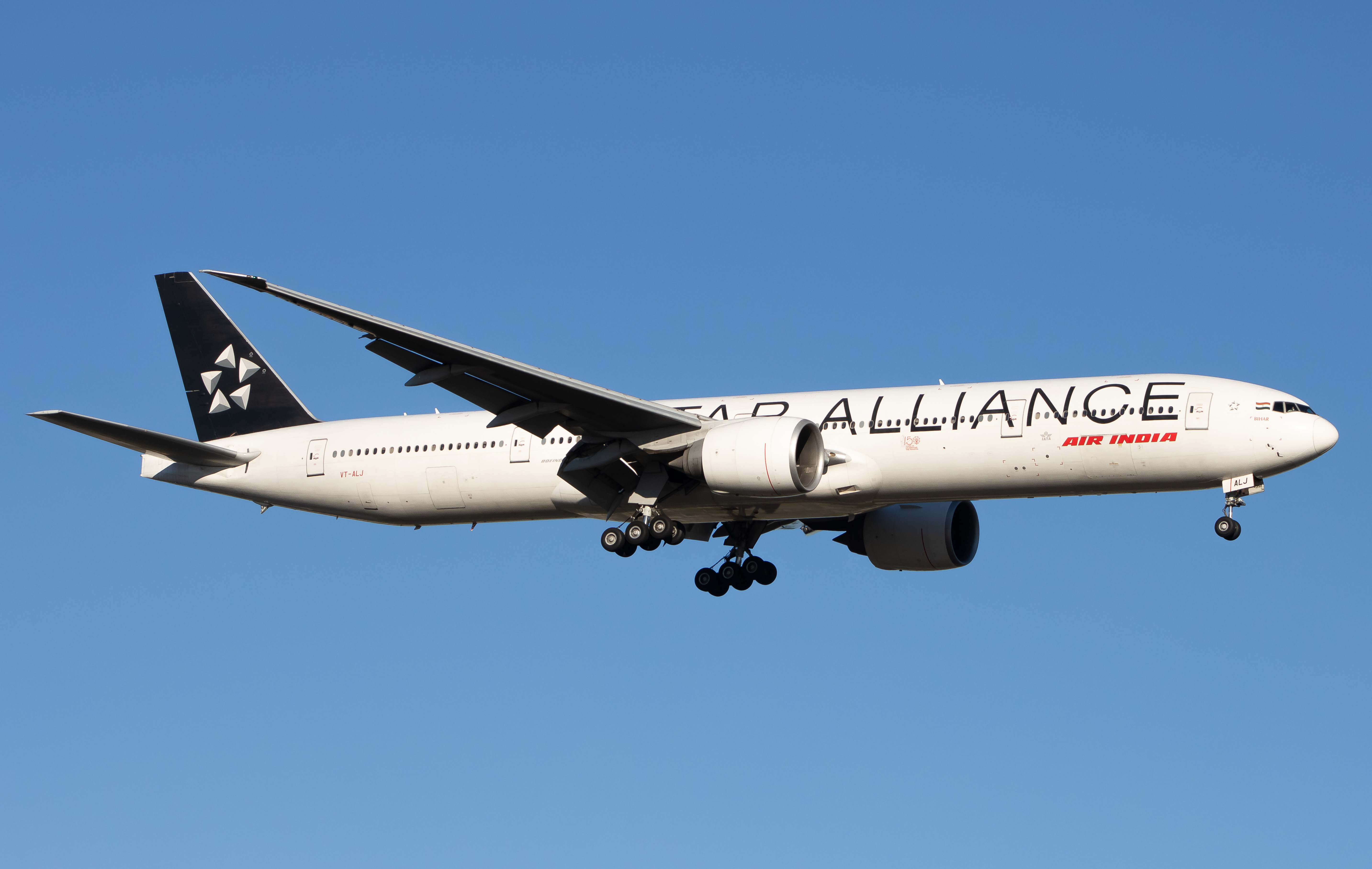 Full size: Air India Boeing 777-300ER VT-ALJ at Newark Liberty International Airport