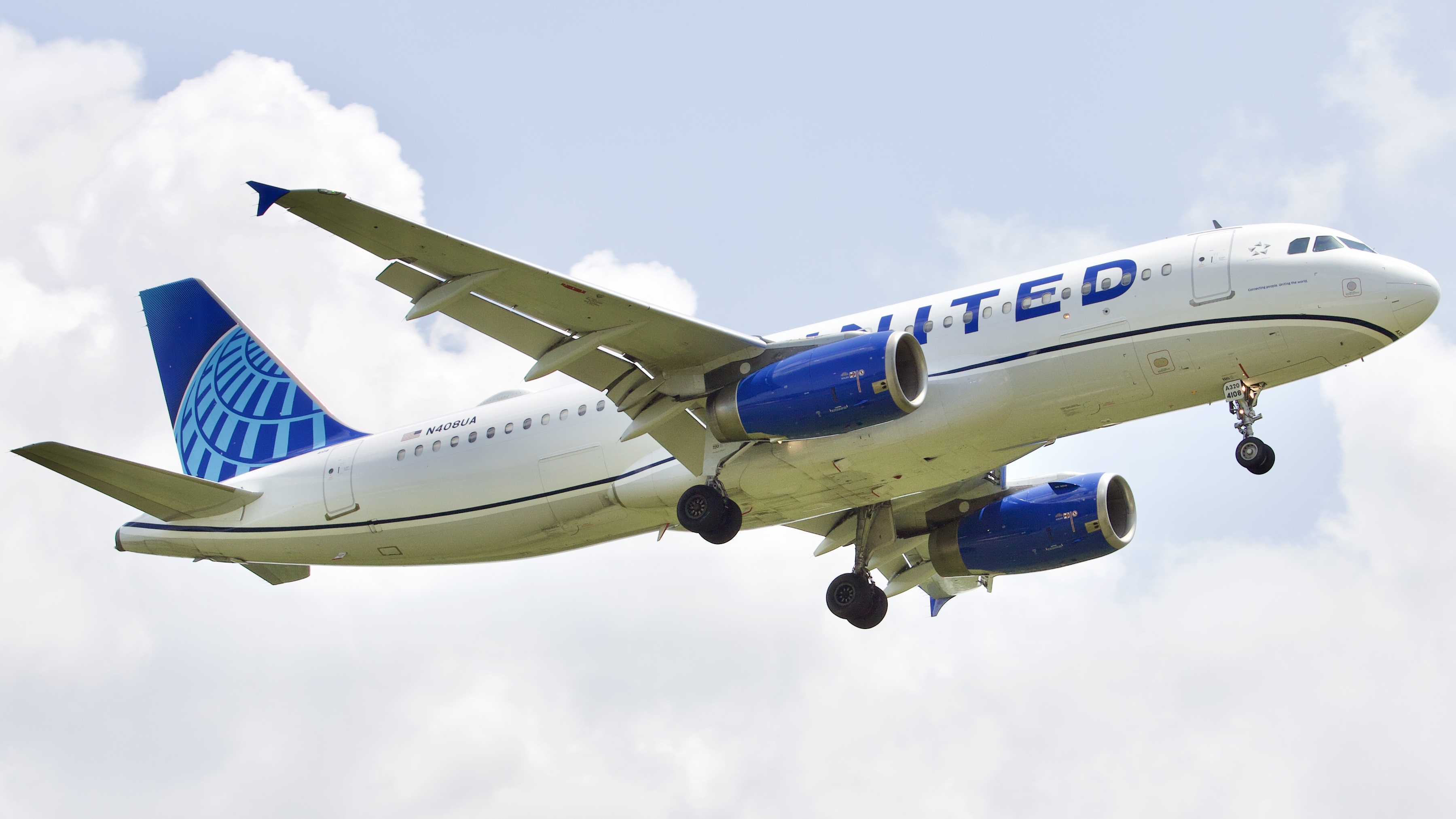 Full size: United Airlines Airbus A320 N408UA at Houston-George Bush Intercontinental Airport