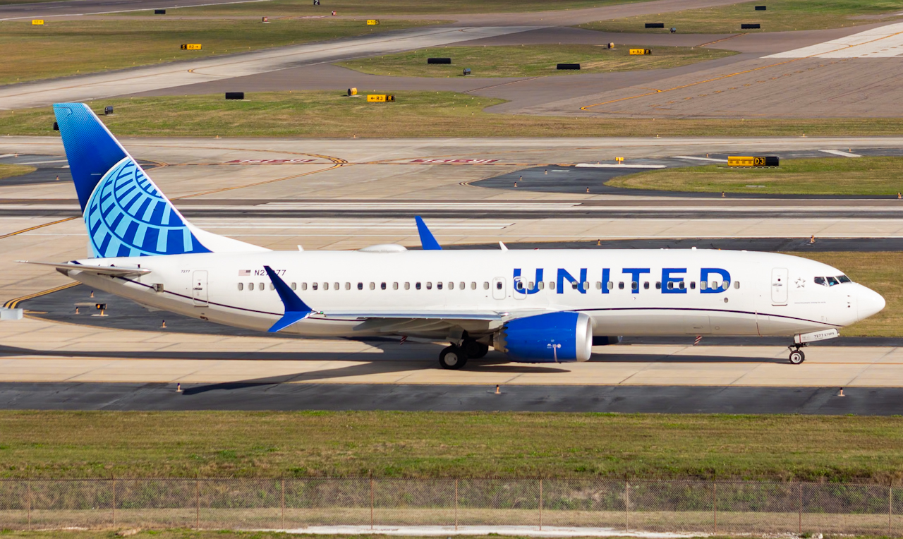 Full size: United Airlines Boeing 737 MAX 8 N27277 at Tampa International Airport
