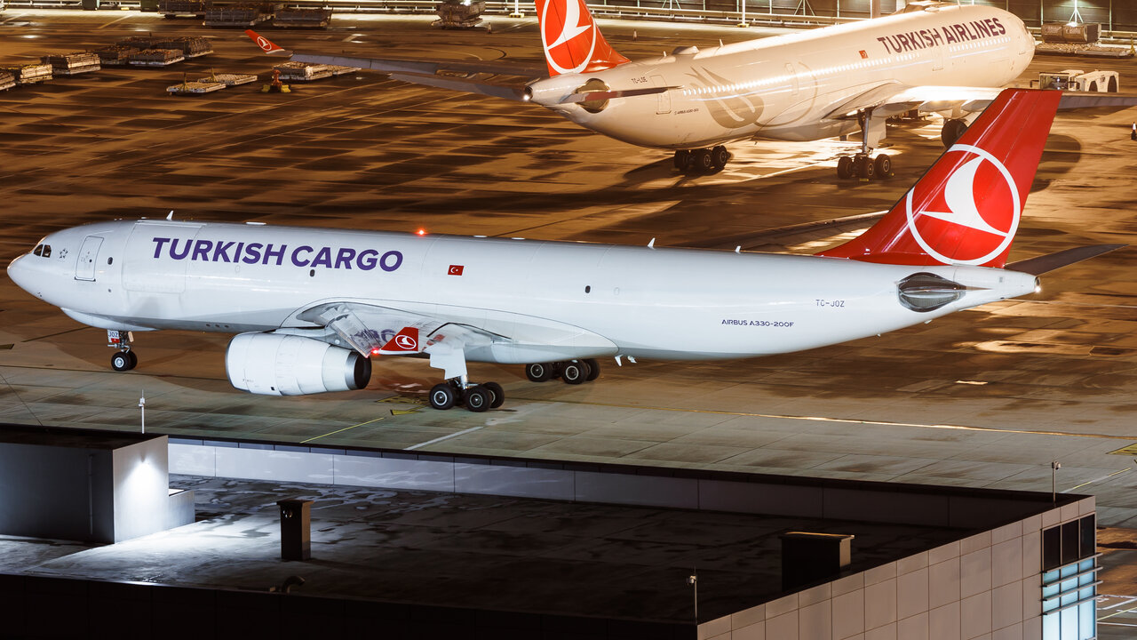 Full size: Turkish Airlines Cargo Airbus A330-200F TC-JOZ at Macau International Airport
