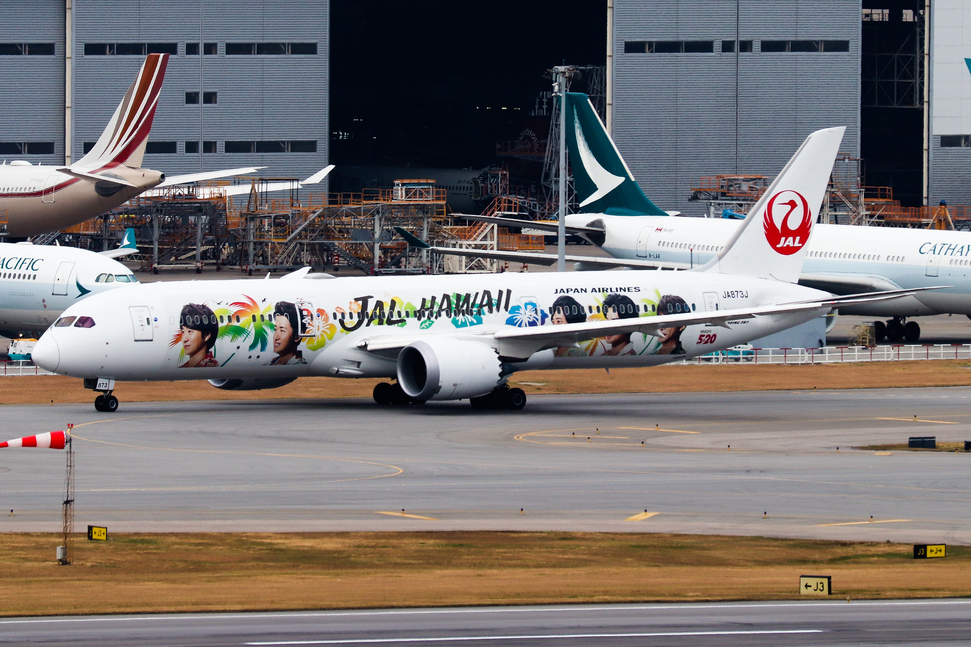 Full size: Japan Airlines  Boeing 787-9 JA873J at Hong Kong International Airport