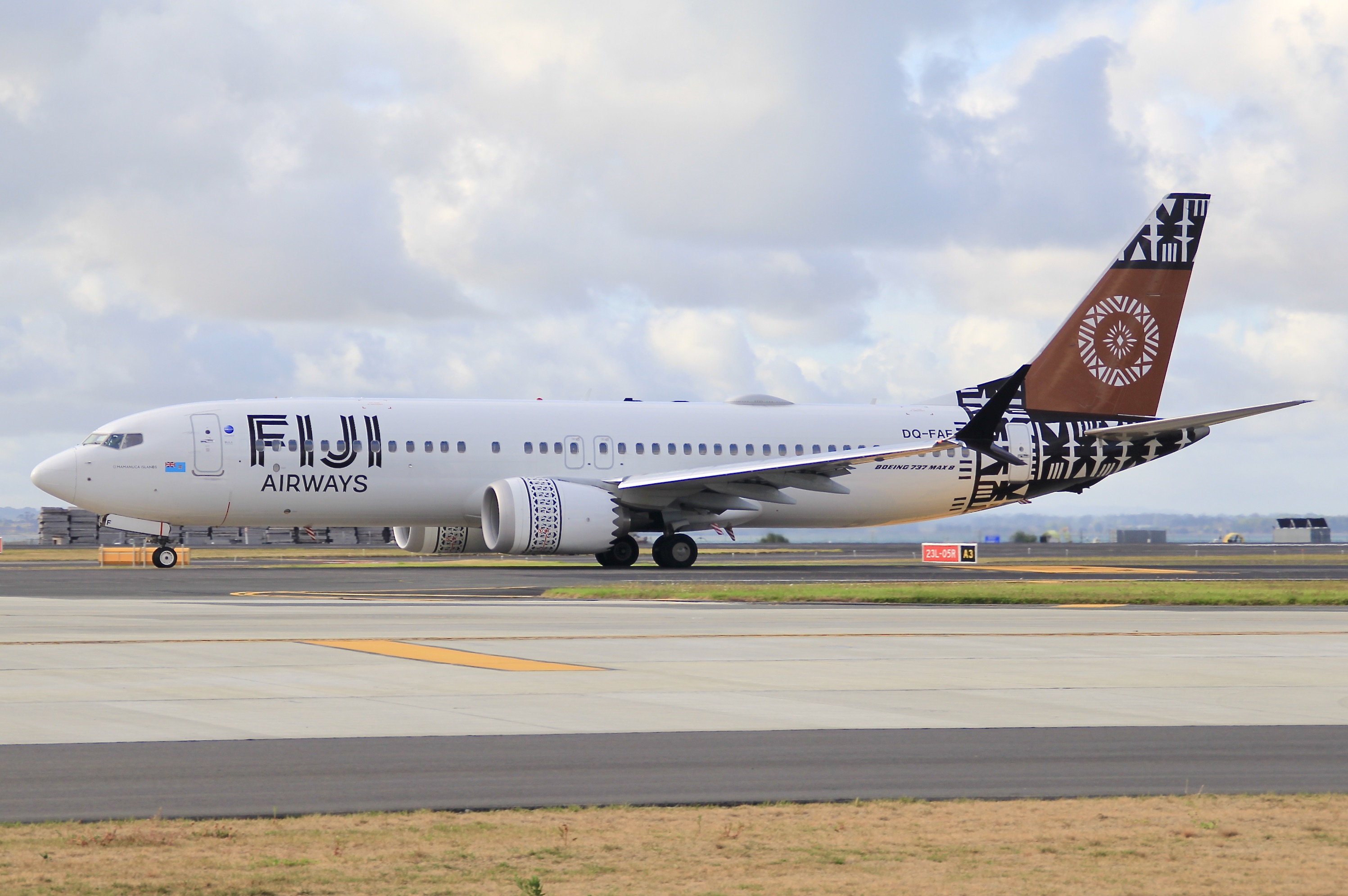 Full size: Fiji Airways Boeing 737 MAX 8 DQ-FAF at Auckland International Airport