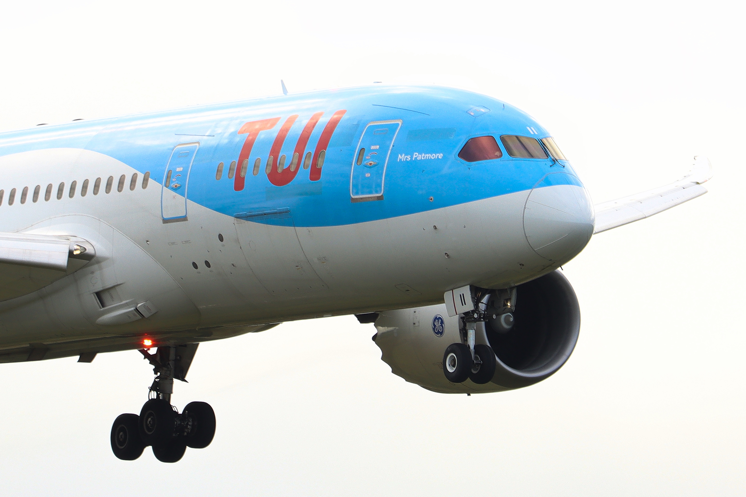 Full size: TUI Fly Boeing 787-8 G-TUII at Birmingham Airport
