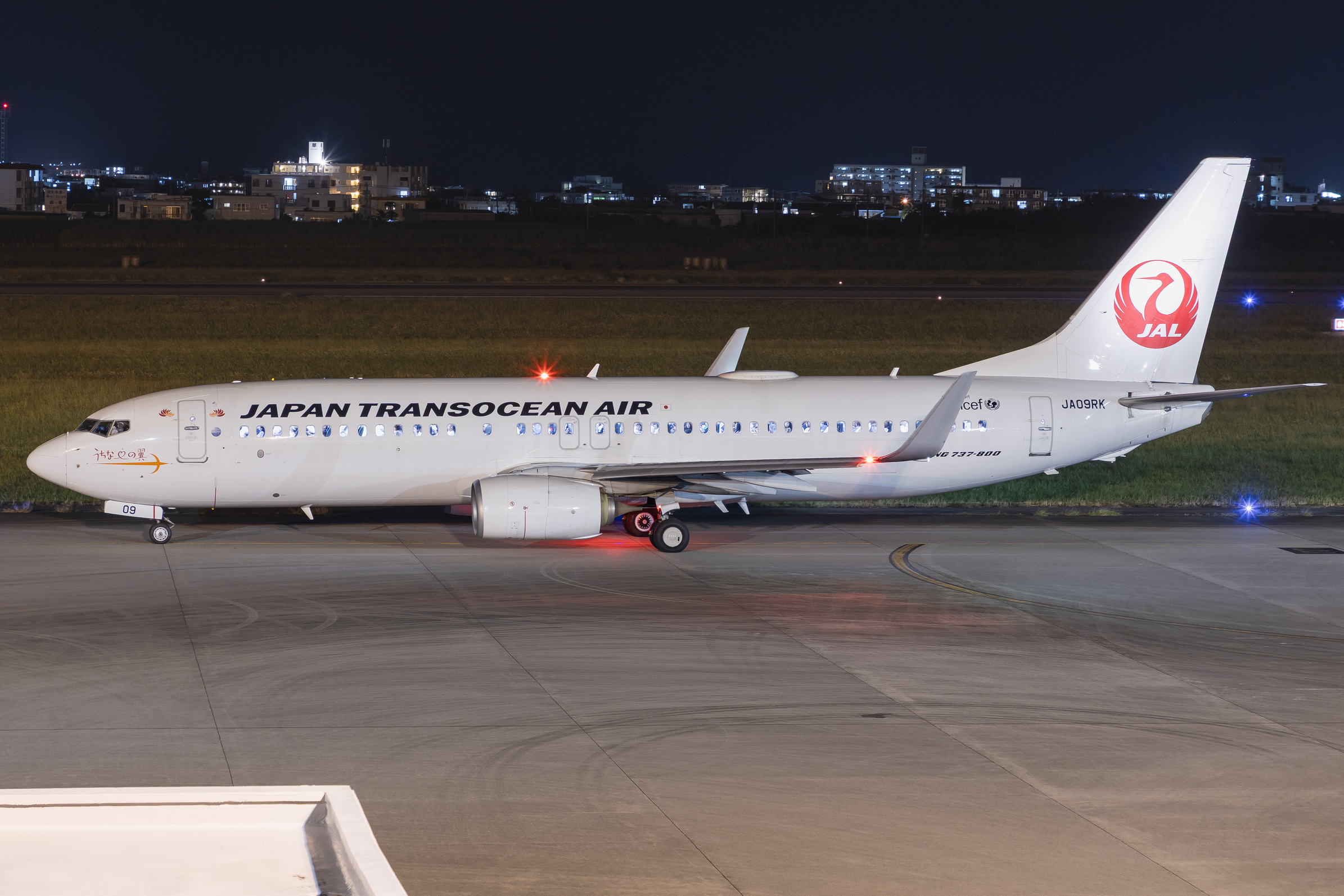 Full size: Japan Transocean Air Boeing 737-800 JA09RK at Miyako Airport