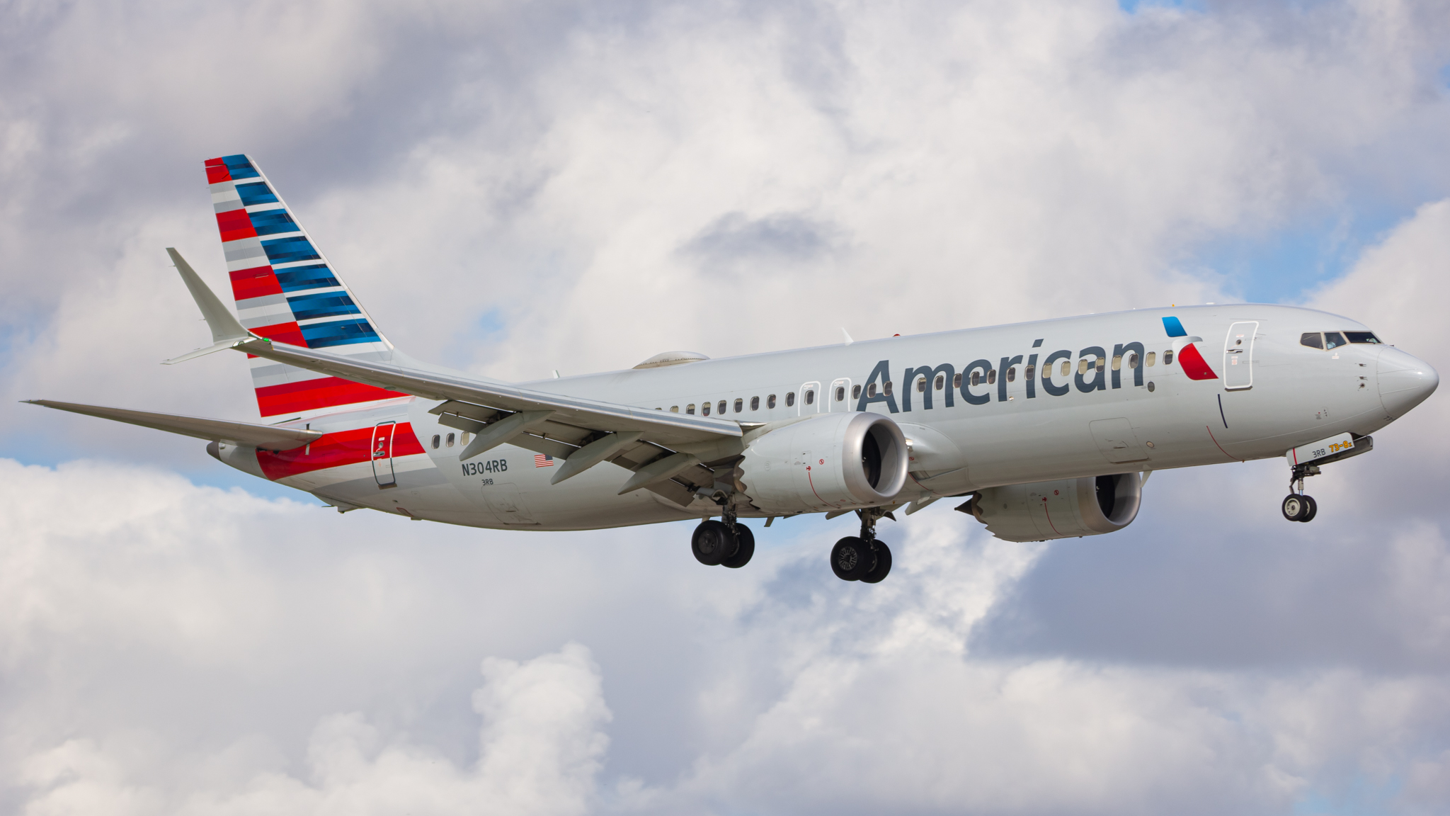 Full size: American Airlines Boeing 737 MAX 8 N304RB at Miami International Airport