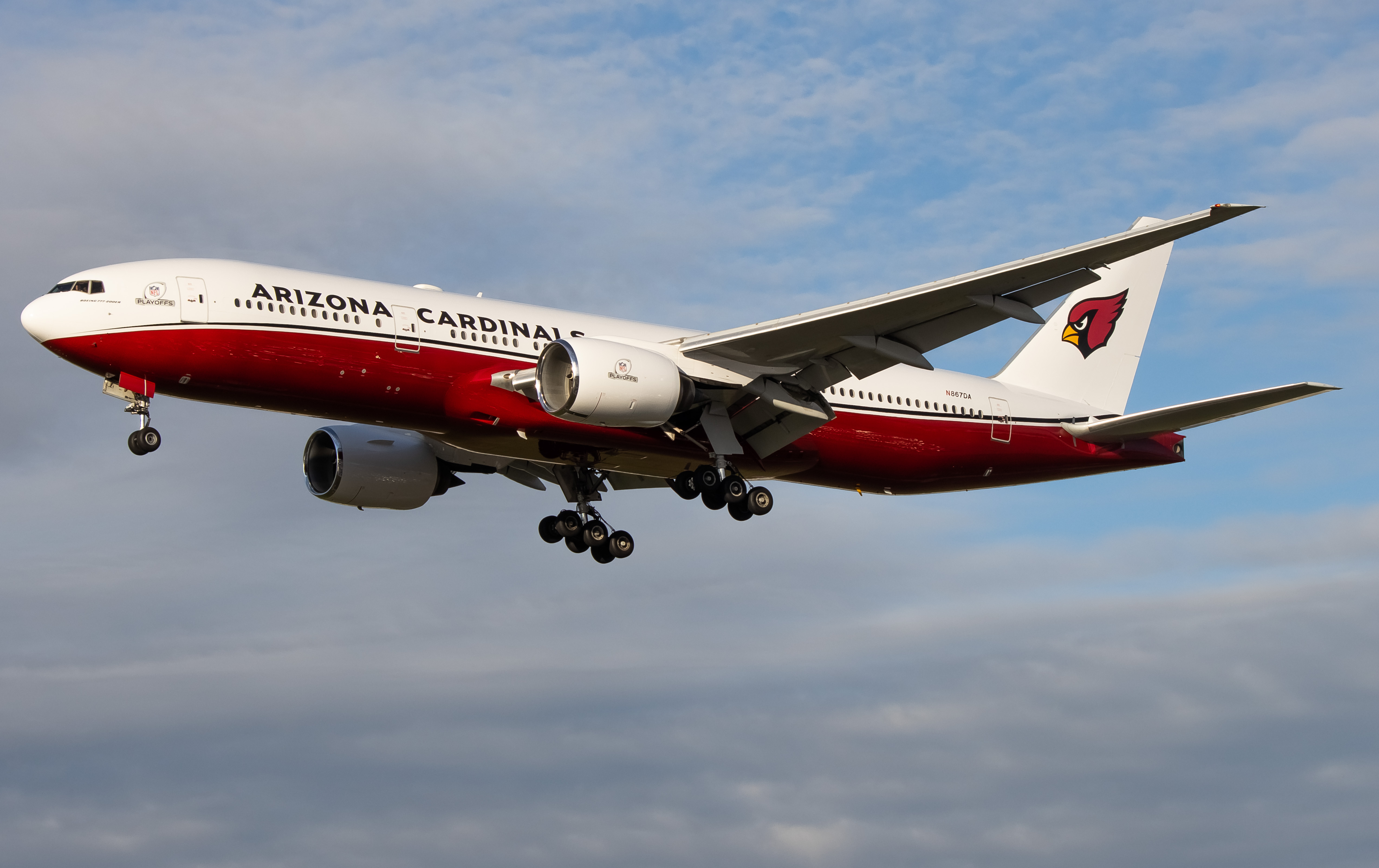 Full size: Arizona Cardinals Boeing 777-200ER N867DA at Los Angeles International Airport