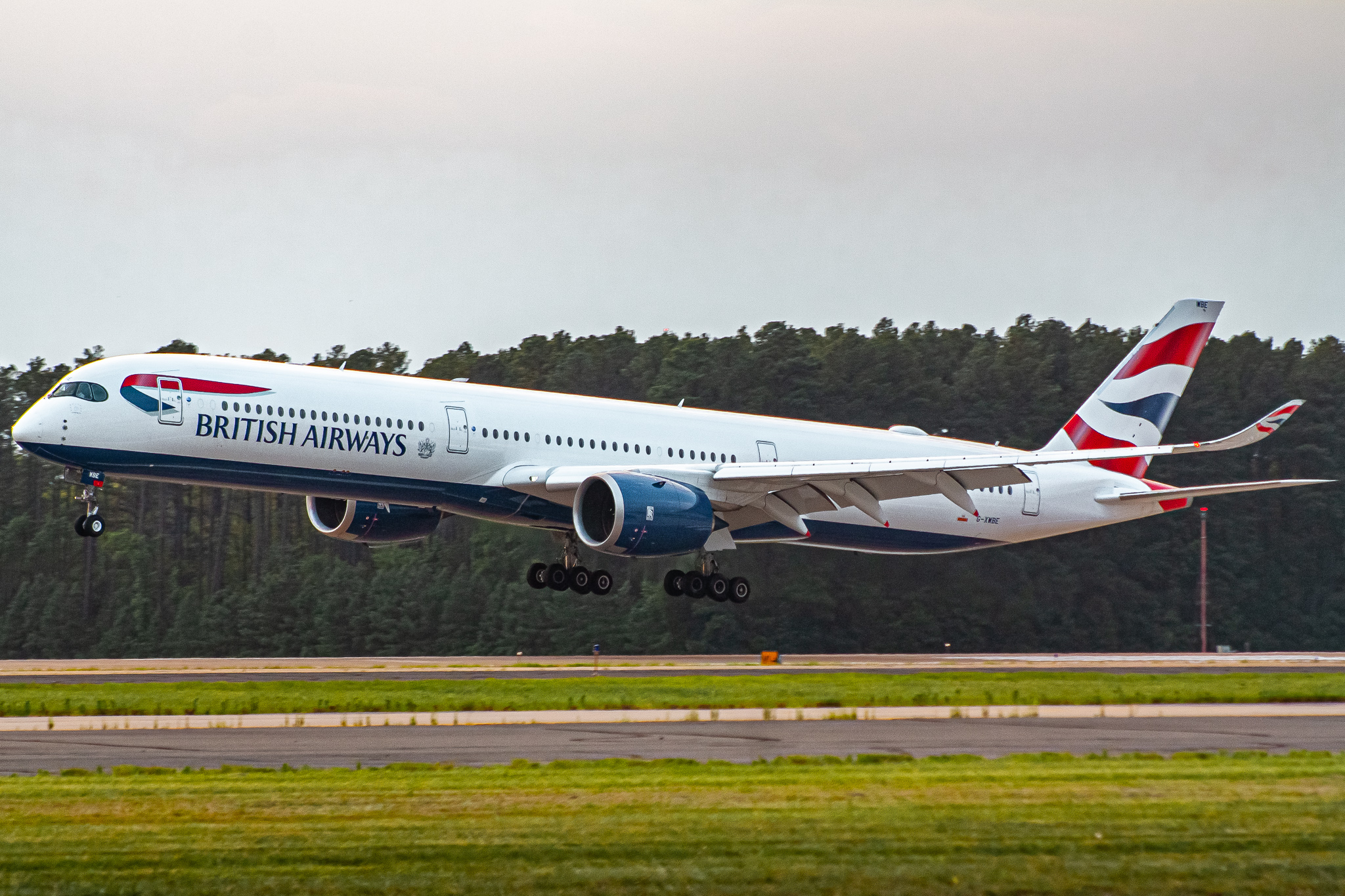 Full size: British Airways Airbus A350-1000 G-XWBE at Washington Dulles International Airport