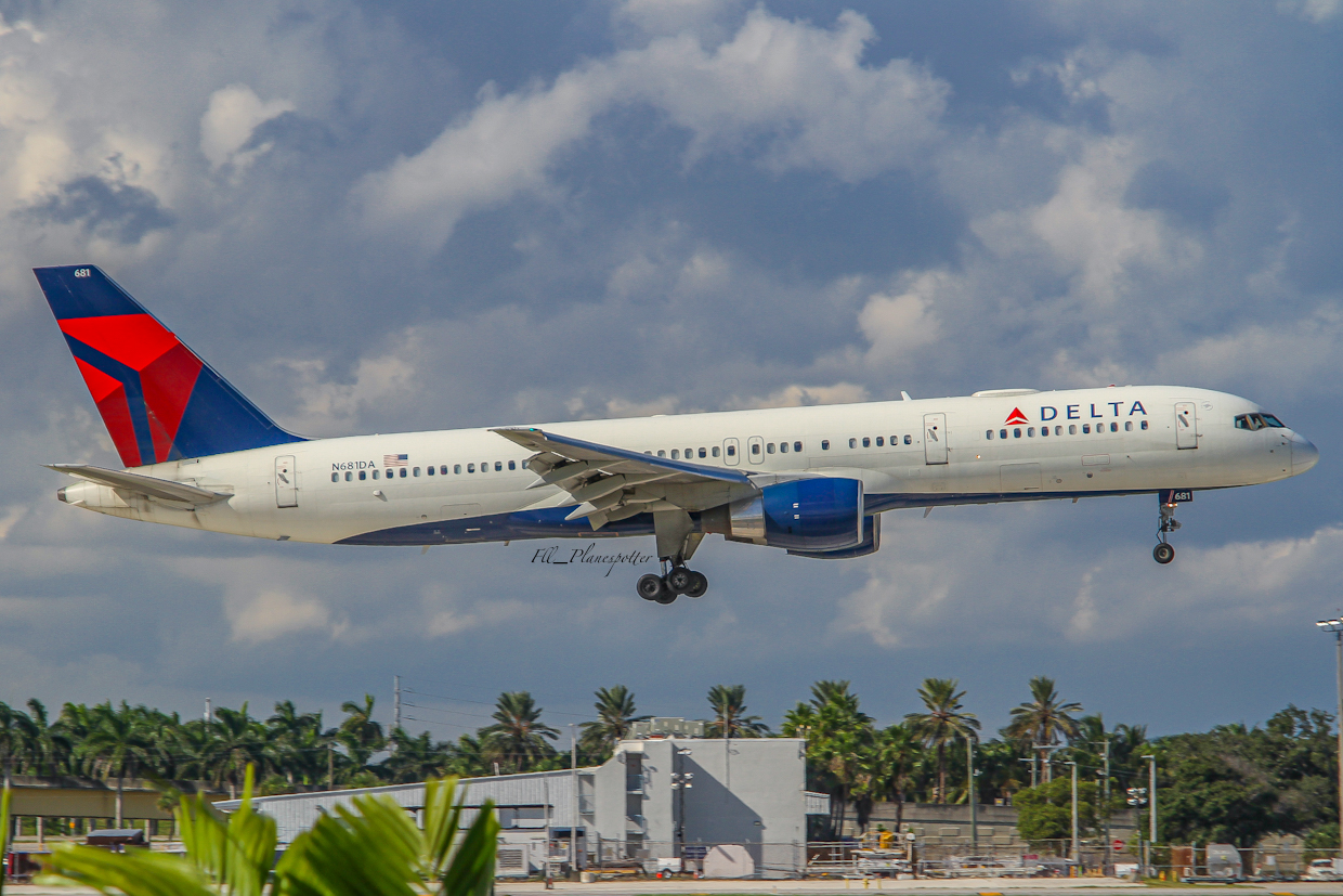 Full size: Delta Airlines Boeing 757-200 N681DA at Fort Lauderdale/Hollywood International Airport