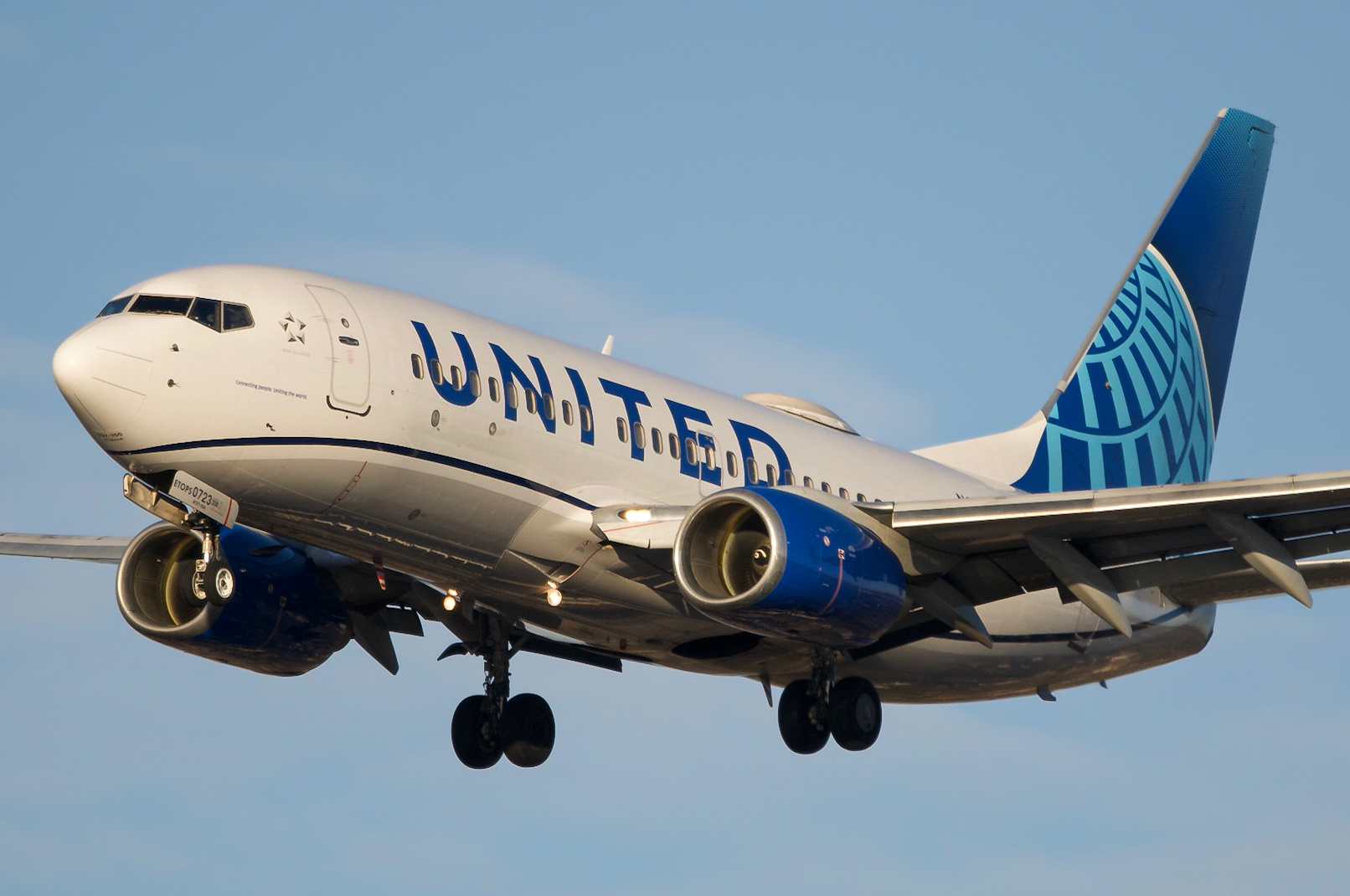 Full size: United Airlines Boeing 737-700 N21723 at Chicago O'Hare International Airport