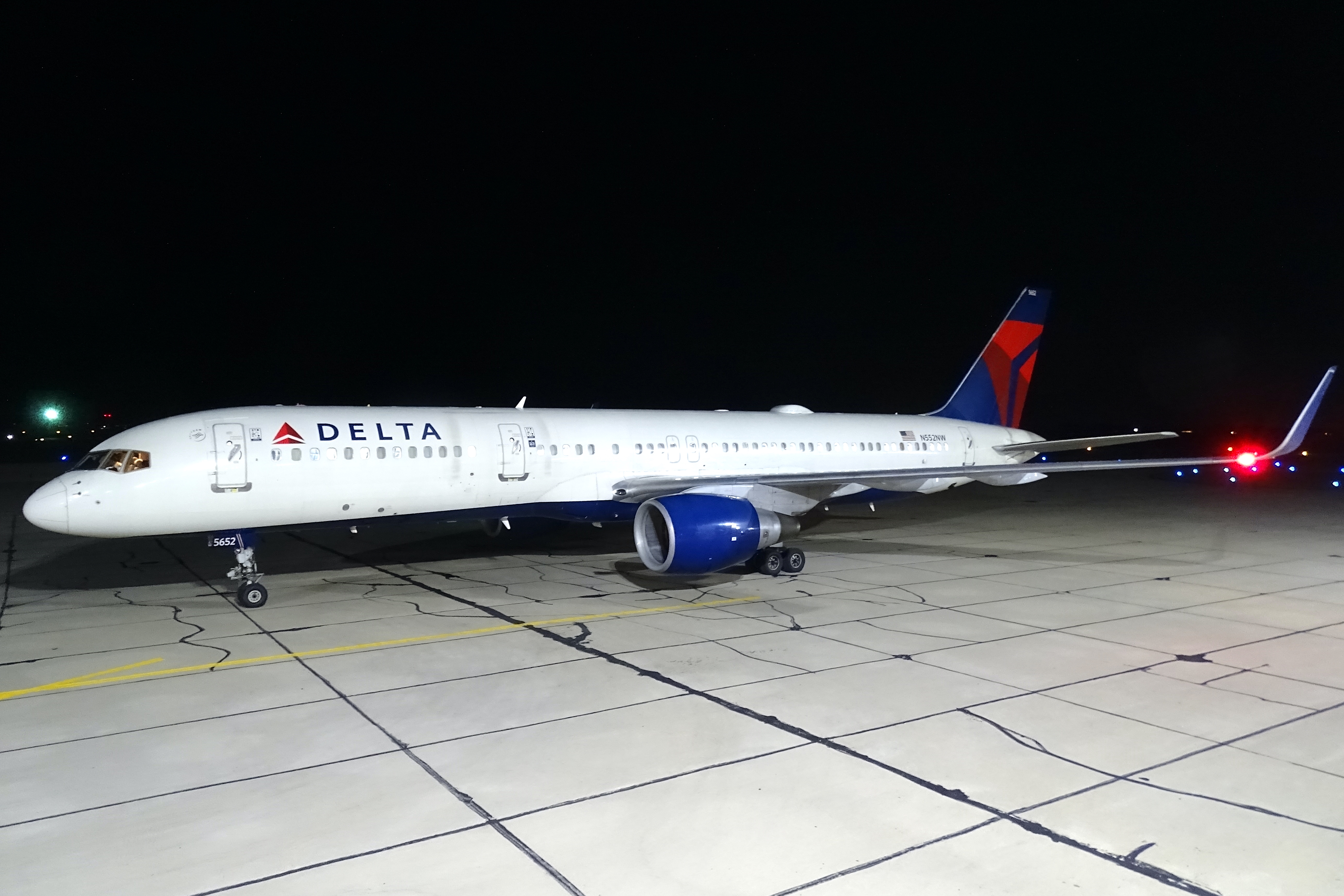 Full size: Delta Airlines Boeing 757-200 N552NW at University of Illinois-Willard Airport