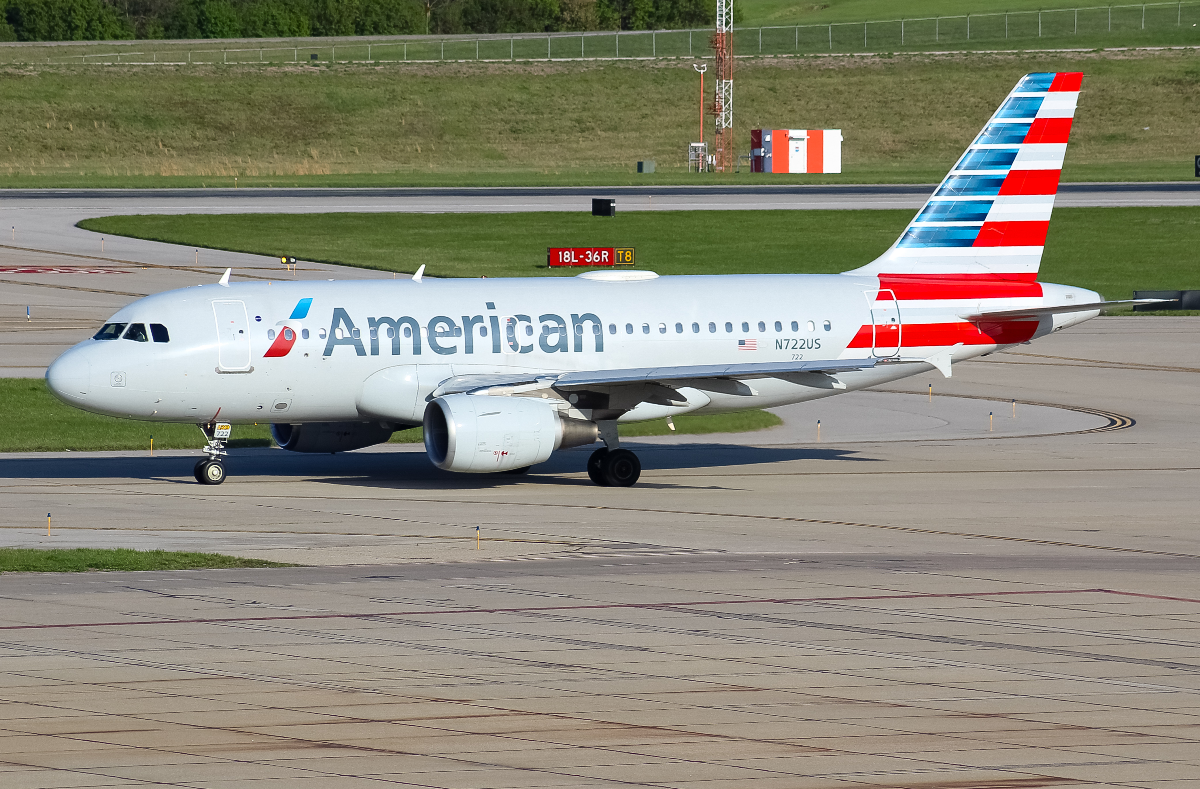 Full size: American Airlines Airbus A319 N722US at Cincinnati/Northern Kentucky International Airport