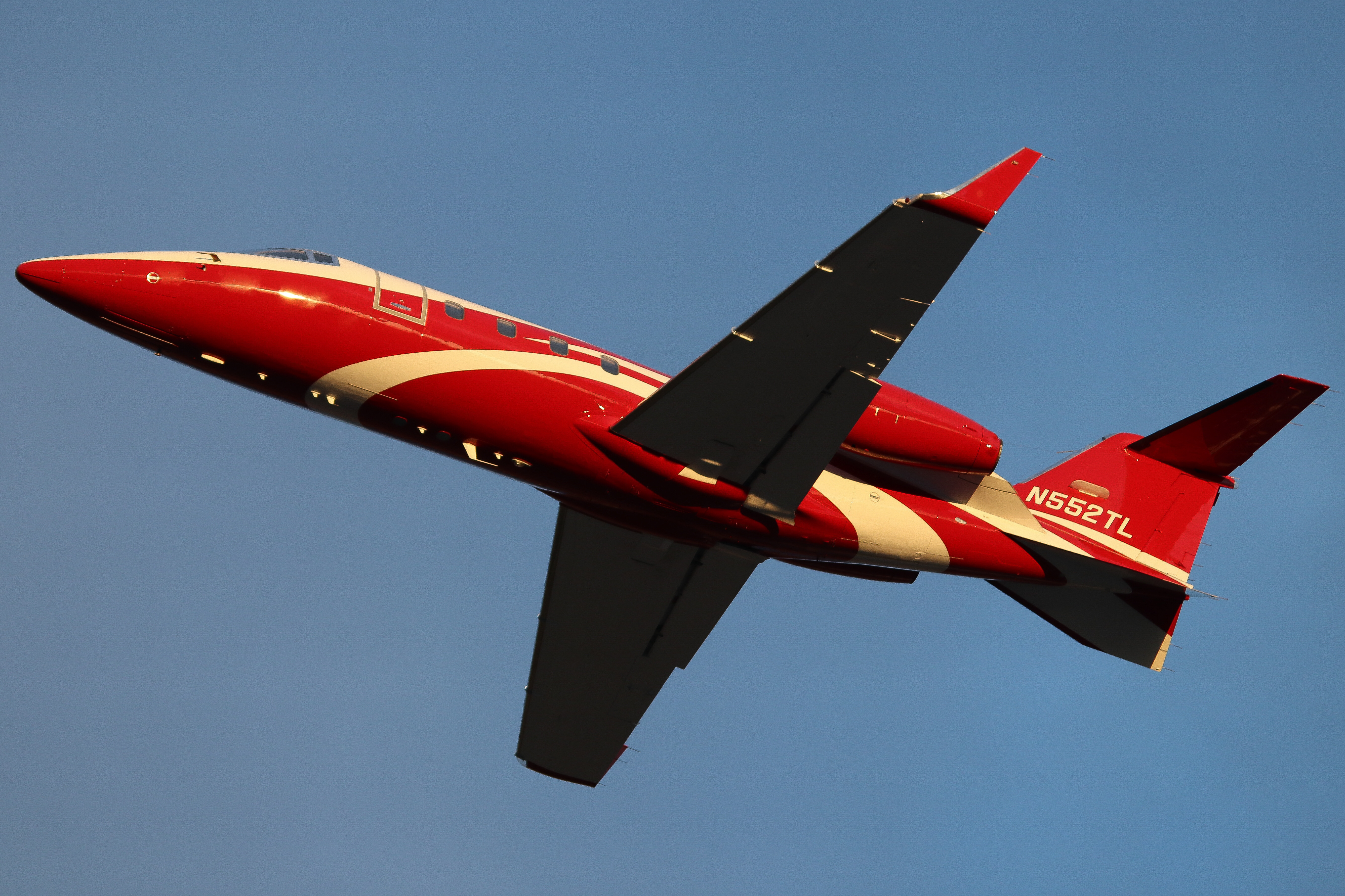 Full size: PRIVATE Learjet 55 N552TL  at York Airport
