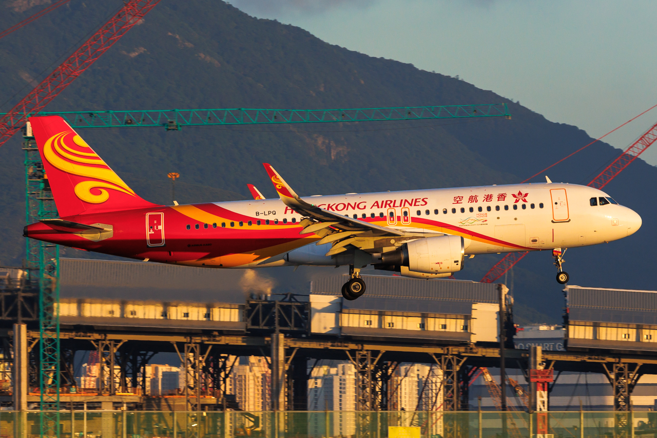 Full size: Hong Kong Airlines Airbus A320 B-LPQ at Hong Kong International Airport
