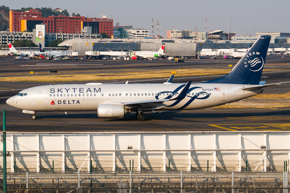 Full size: Delta Airlines Boeing 737-800 N3758Y at Mexico City International Airport