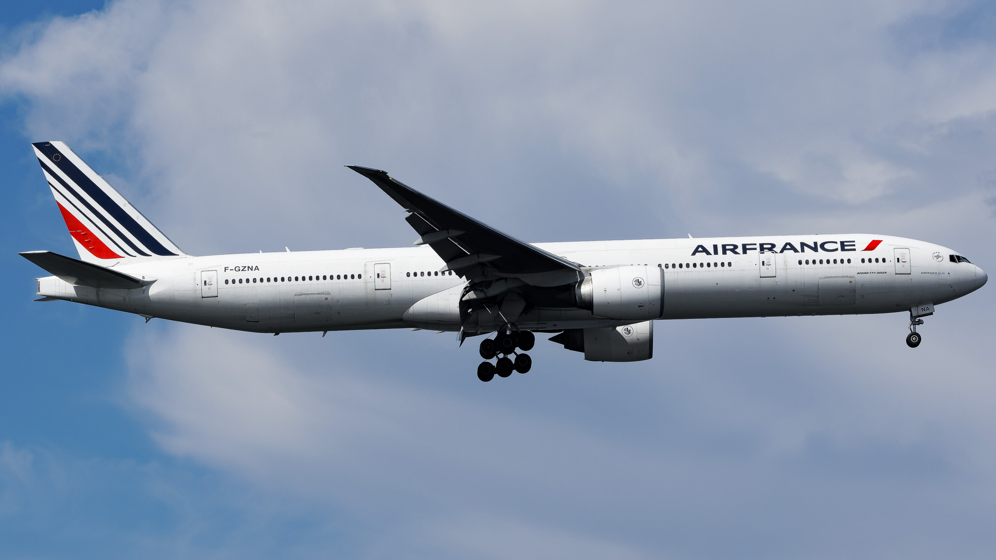 Full size: Air France Boeing 777-300ER F-GZNA at John F. Kennedy International Airport