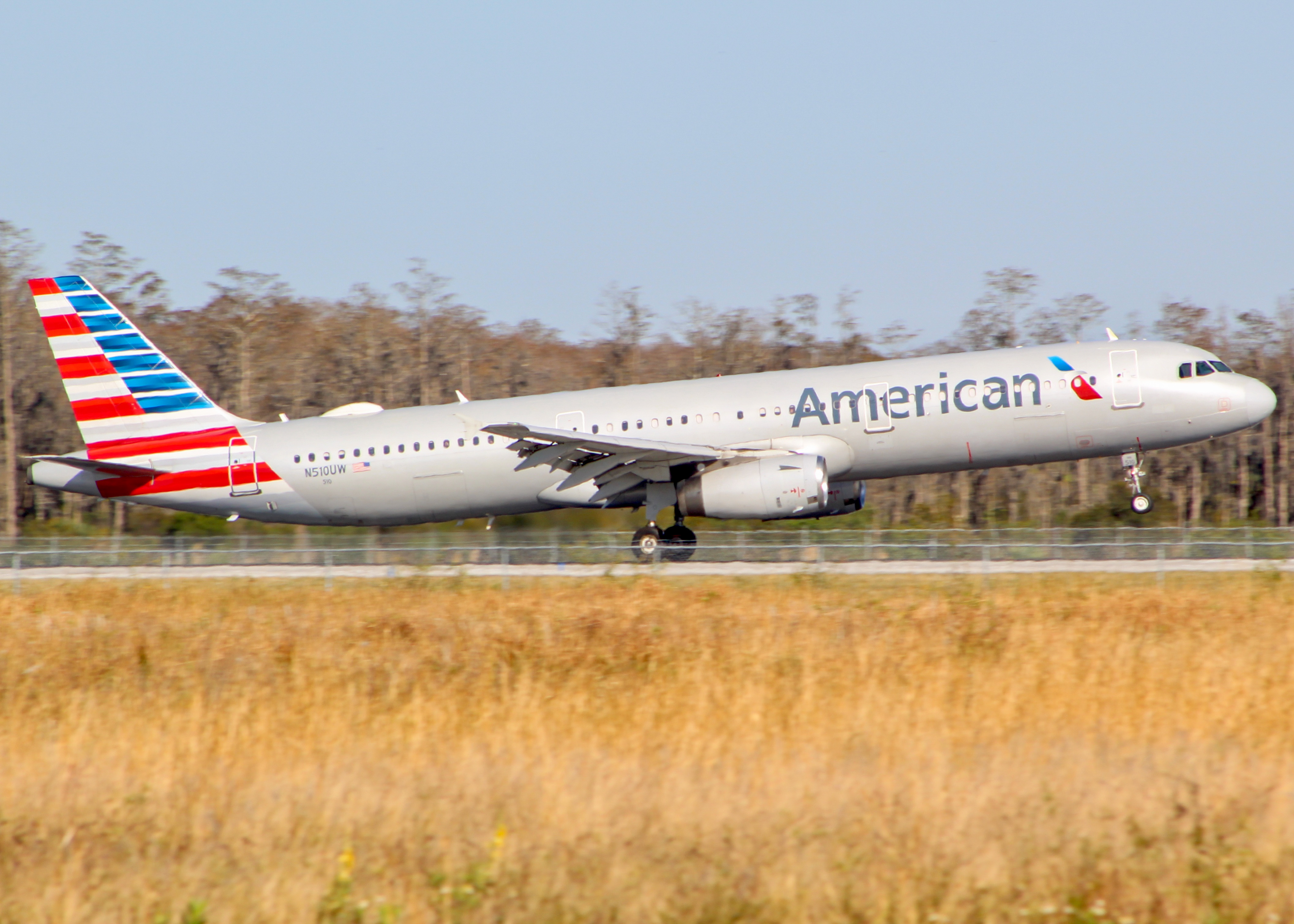Full size: American Airlines Airbus A321-200 N510UW at Orlando International Airport